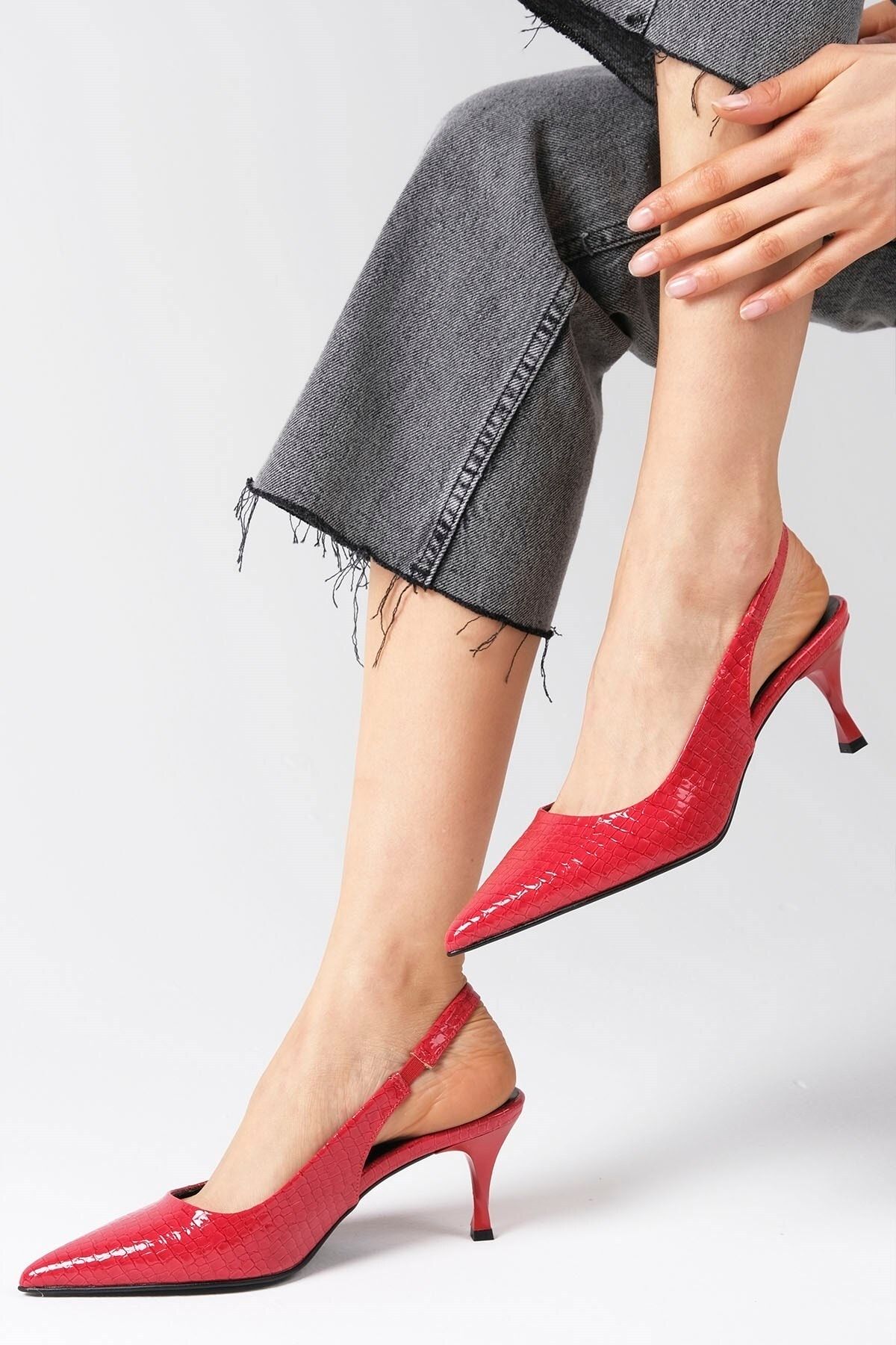 Mio Gusto Rochelle Kırmızı Renk Yılan Desenli Arkası Açık Kadın Topuklu Ayakkabı