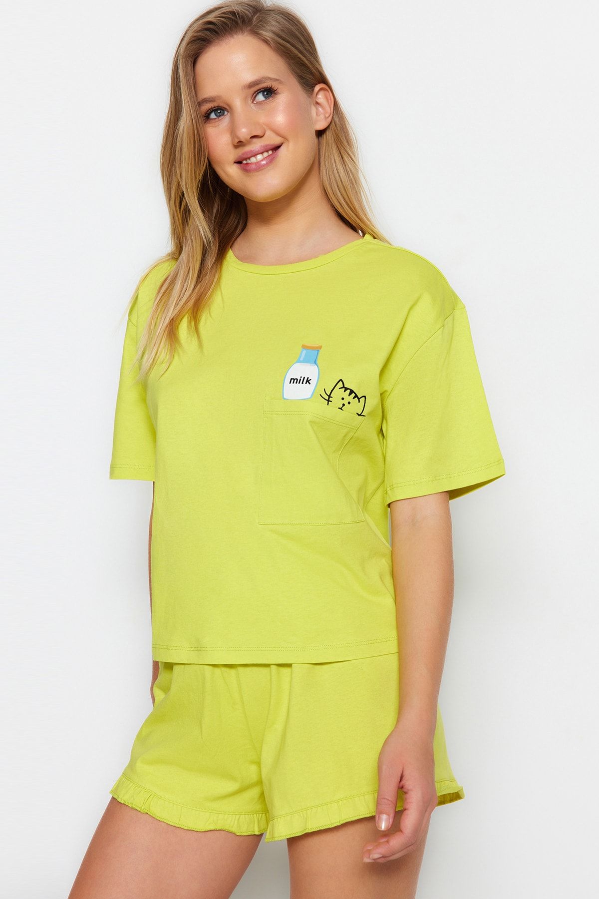 TRENDYOLMİLLA Açık Yeşil Pamuklu Baskılı T-shirt-Şort Örme Pijama Takımı THMSS22PT0422