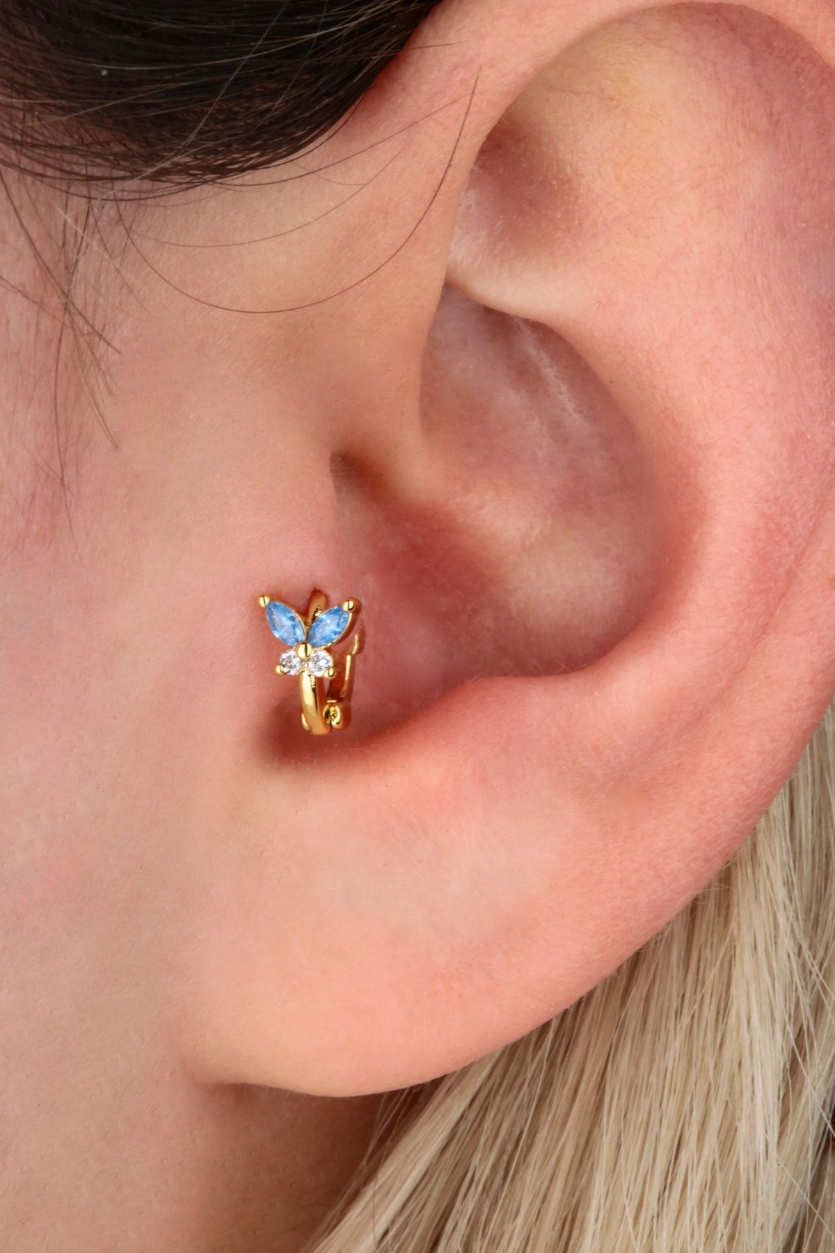 Vilma Aksesuar Tragus Cerrahi Çelik Mavi Taşlı Kelebek Piercing Gold Renk (6mm)