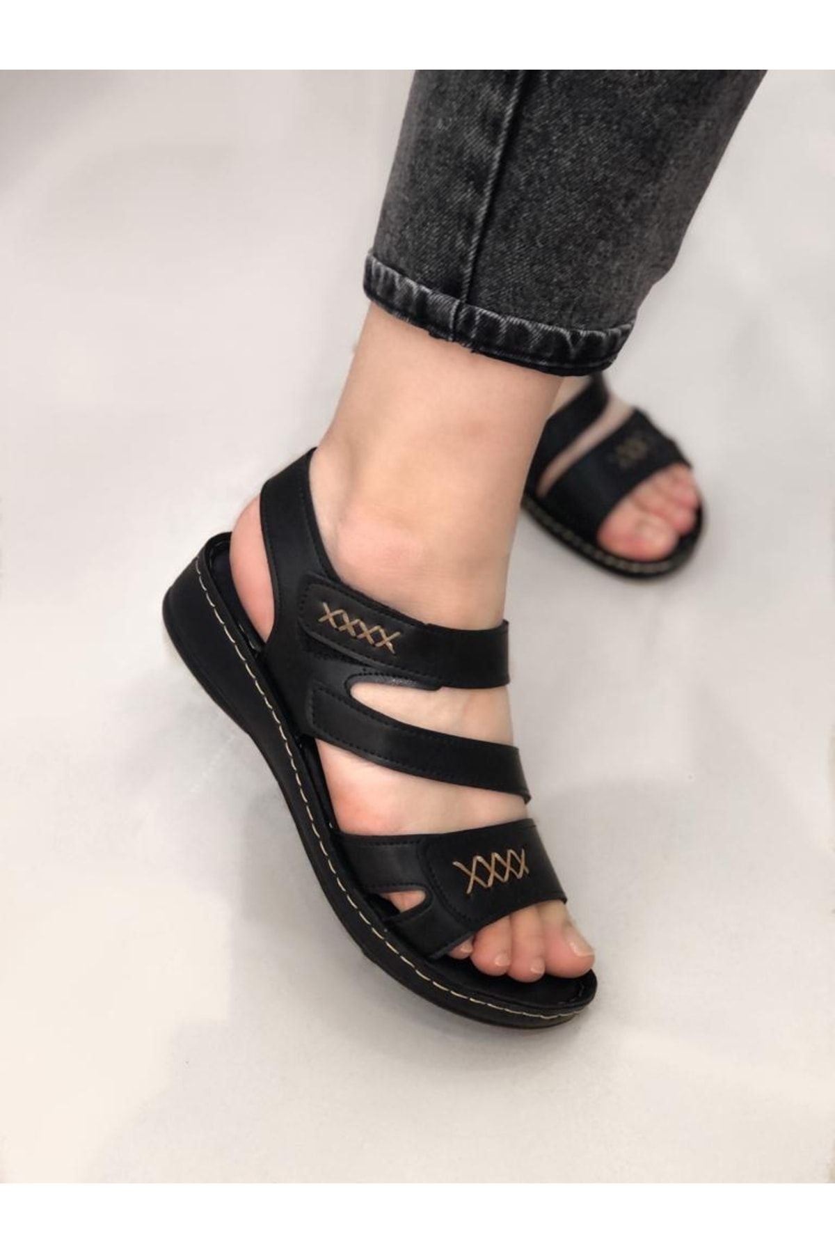 Büşra Sultan Ayakkabı Kadın Ortopedik / Anatomik Cırtlı Çok Bantlı Sandalet Siyah