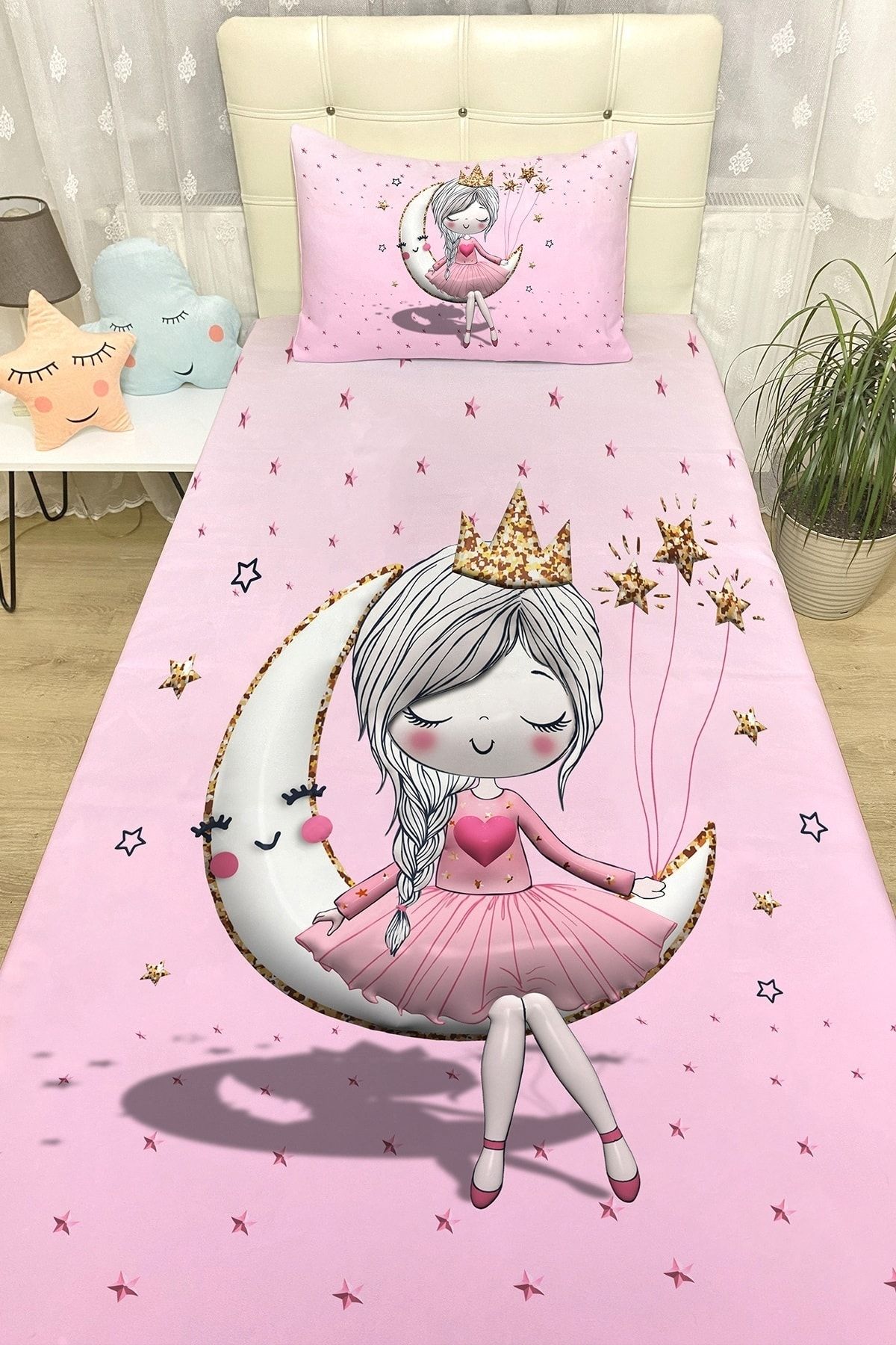 Evpanya 3 Boyutlu Pembe Ayda Oturan Prenses Desenli Yatak Örtüsü Ve Yastık Kılıfı
