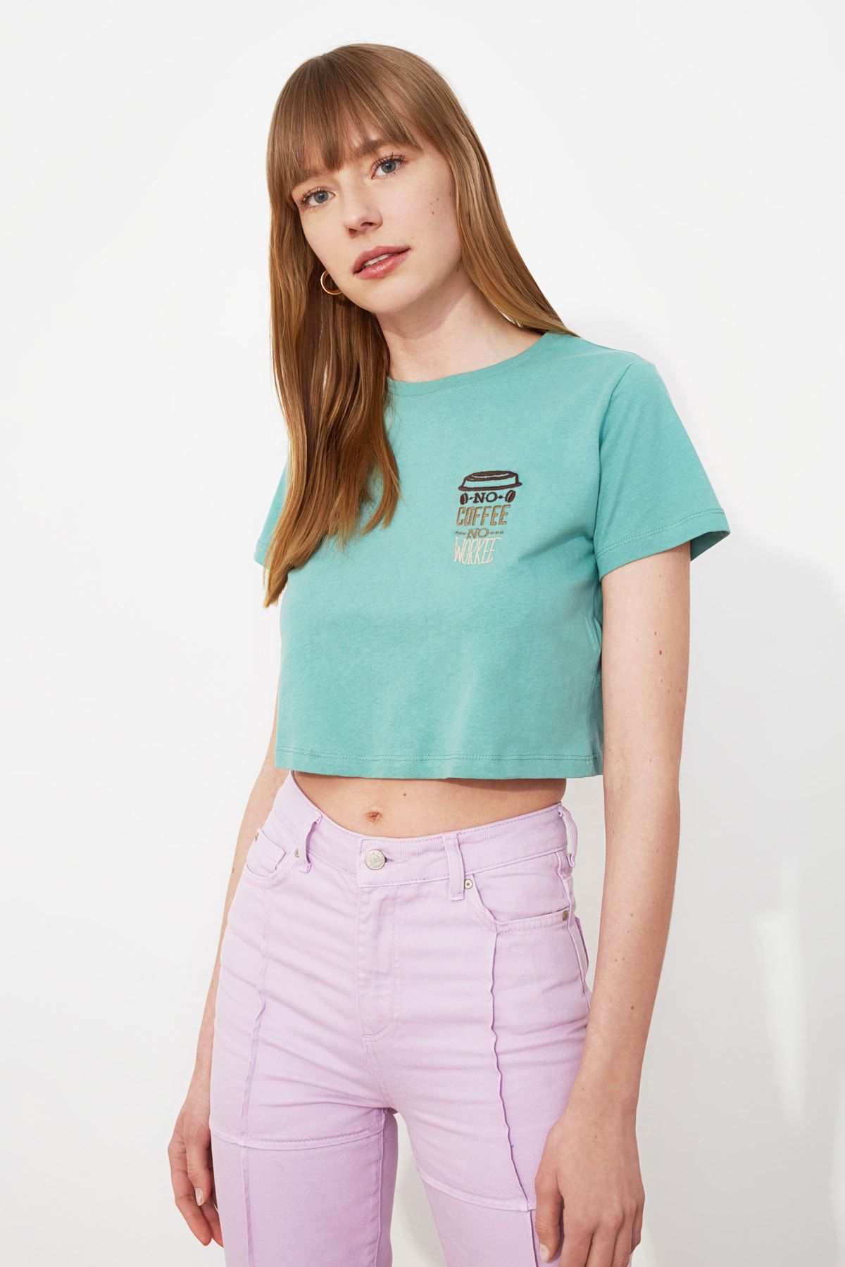 TRENDYOLMİLLA Mint Nakışlı Crop Örme T-Shirt TWOSS21TS0120