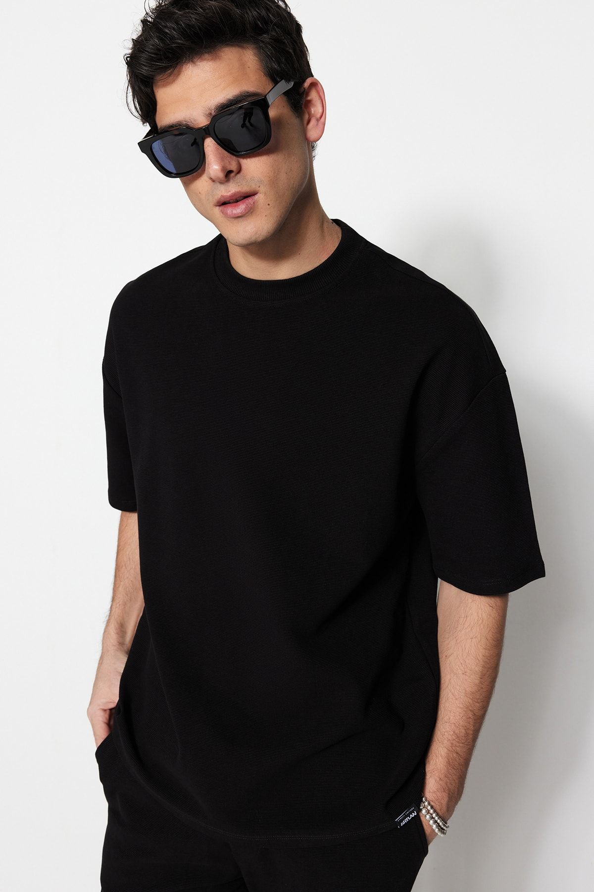 TRENDYOL MAN Limited Edition Siyah  Oversize %100 Pamuklu Etiketli Dokulu Basic Kalın T-Shirt TMNSS23TS00069