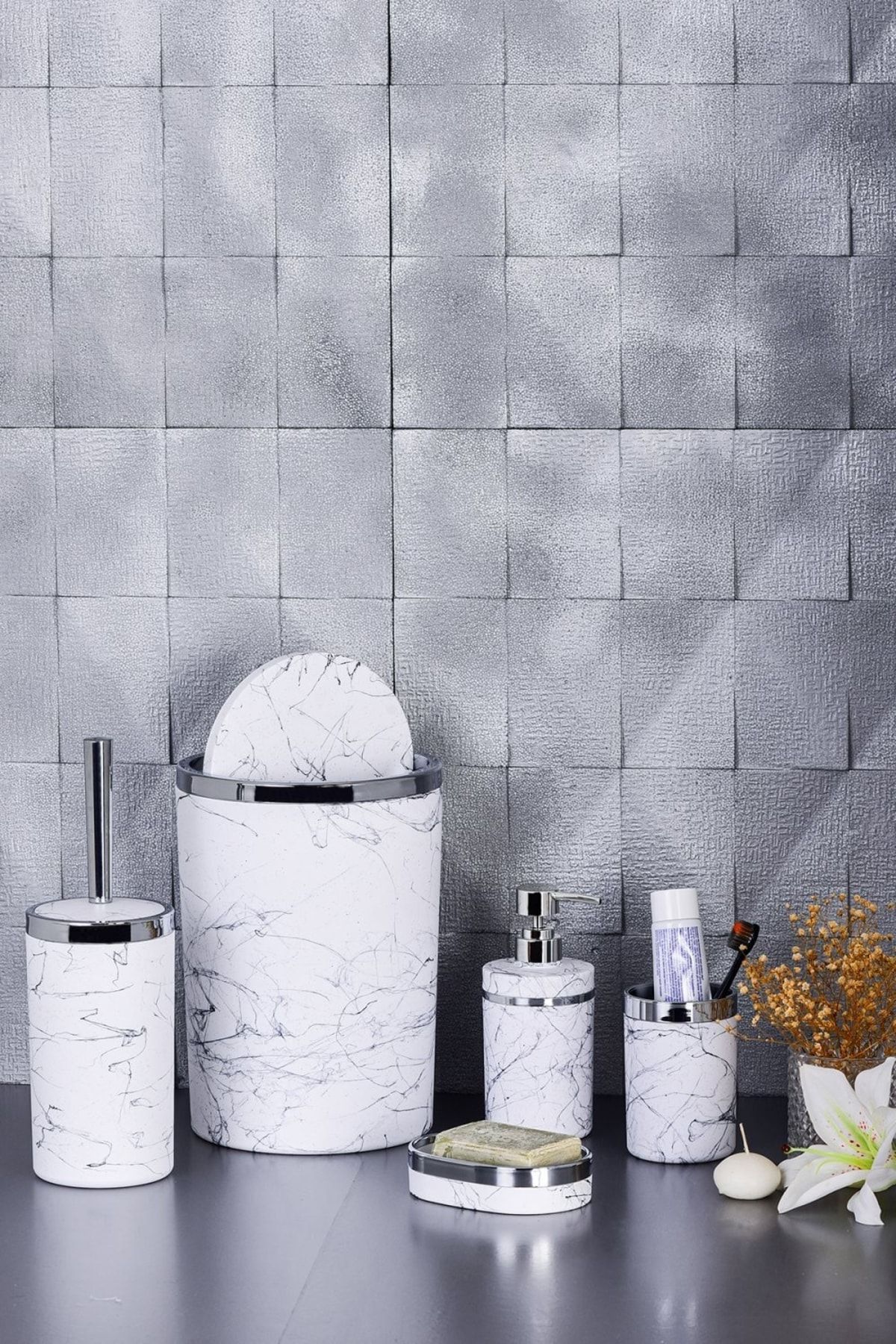 İmera Akrilik Yapım Gümüş Çizgi Siyah Mermer Desen Yuvarlak Granit Banyo Takımı 5'li Banyo Seti Beyaz