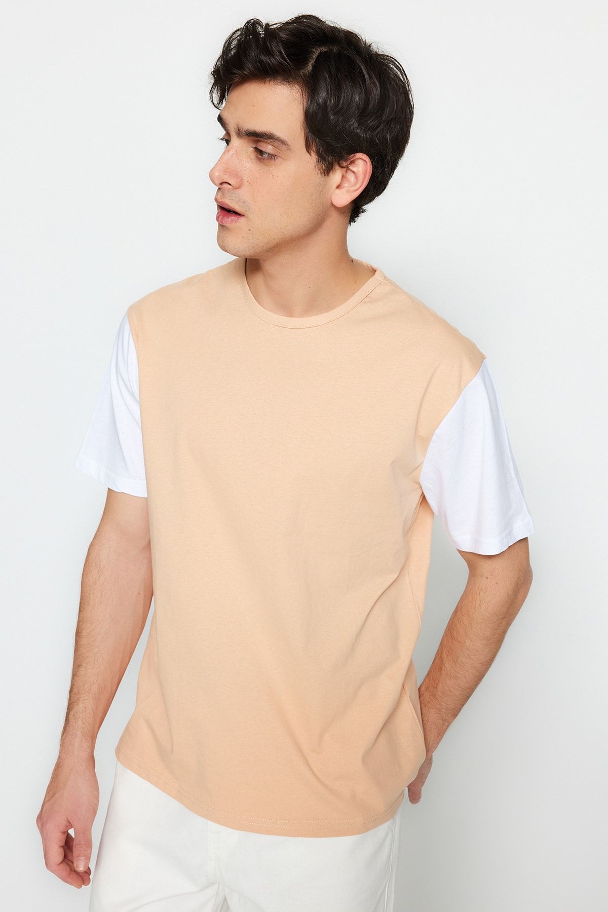 TRENDYOL MAN Beyaz Erkek Regular/Normal Kesim Kontrast Renkli Kısa Kollu T-Shirt TMNSS20TS0004