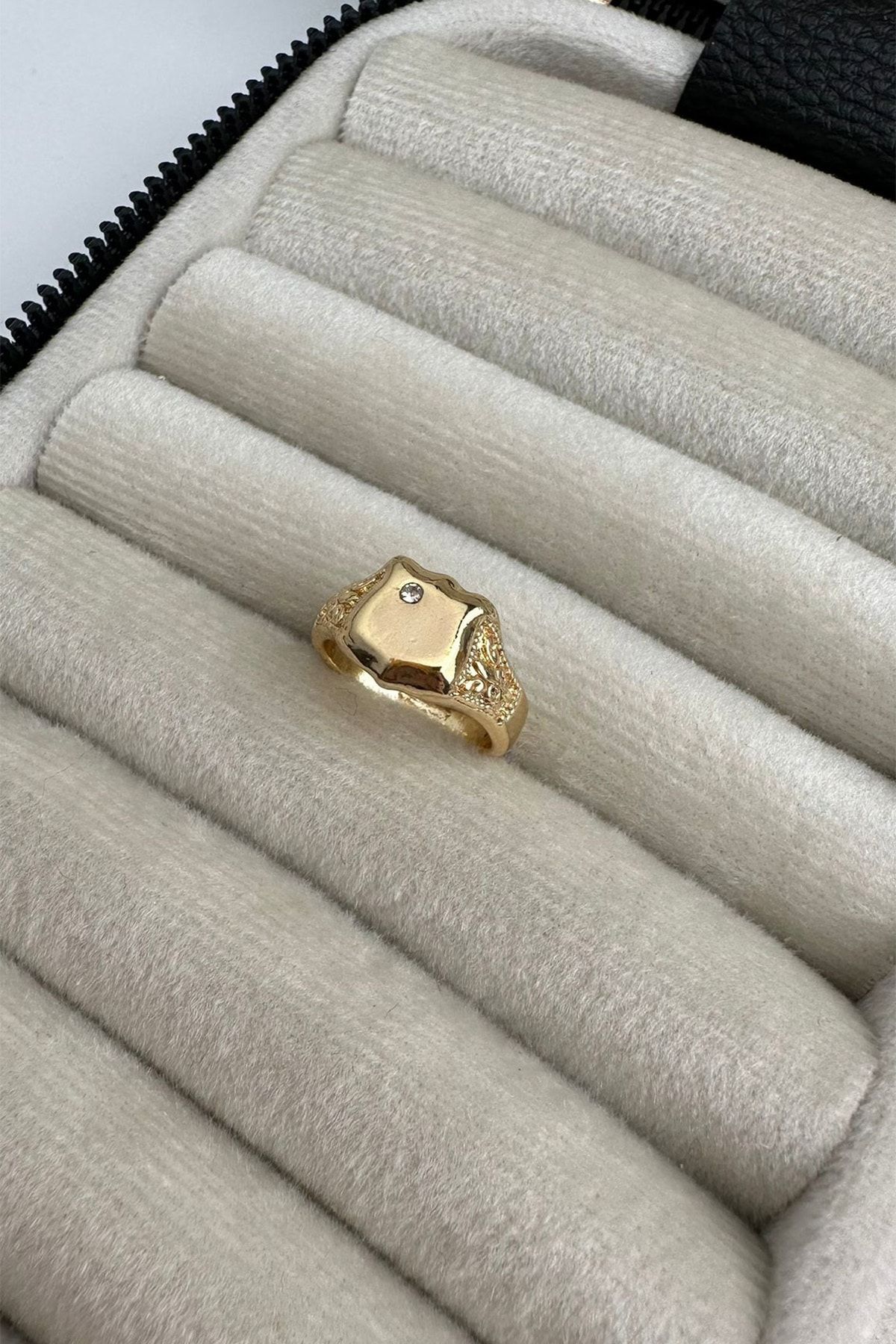 Modex Kadın Altın Kaplama Taş Detaylı Şövalye Serçe Parmağı Yüzüğü Uyz9909