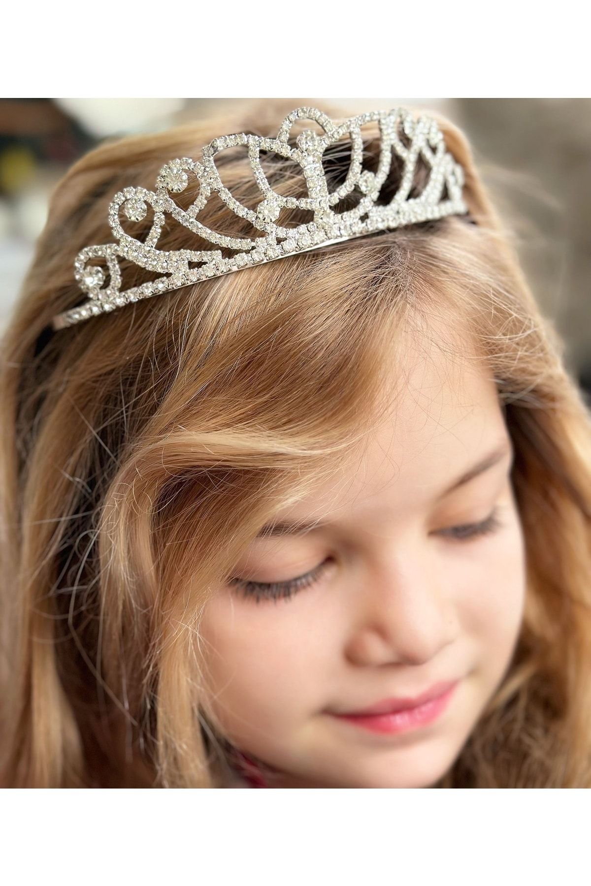 QUEEN AKSESUAR Lüks Metal Gümüş Kristal Motifli Taşlı Prenses Kraliçe Gelin Doğum Günü Tacı Özel Gün Çocuk Taç No2