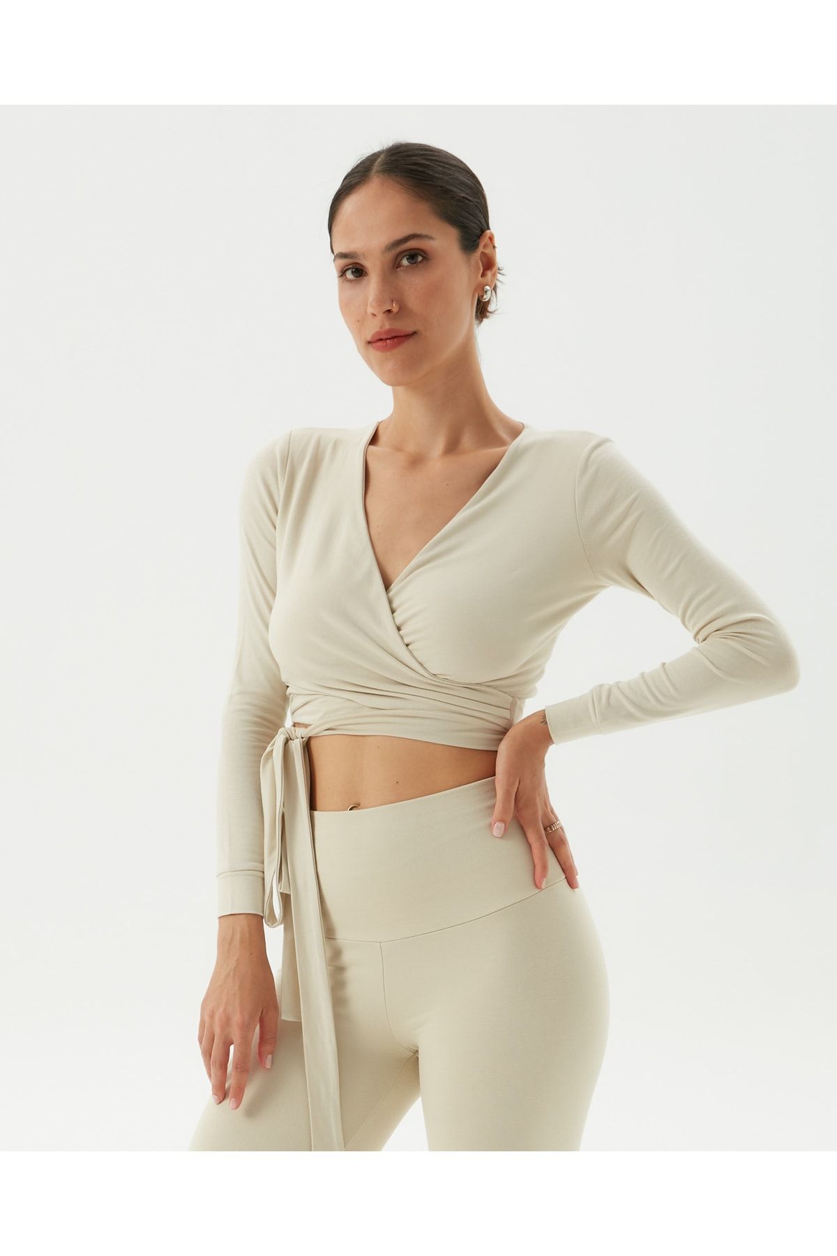 Ayma Active Krem Anvelop Belden Bağlamalı Crop Bluz