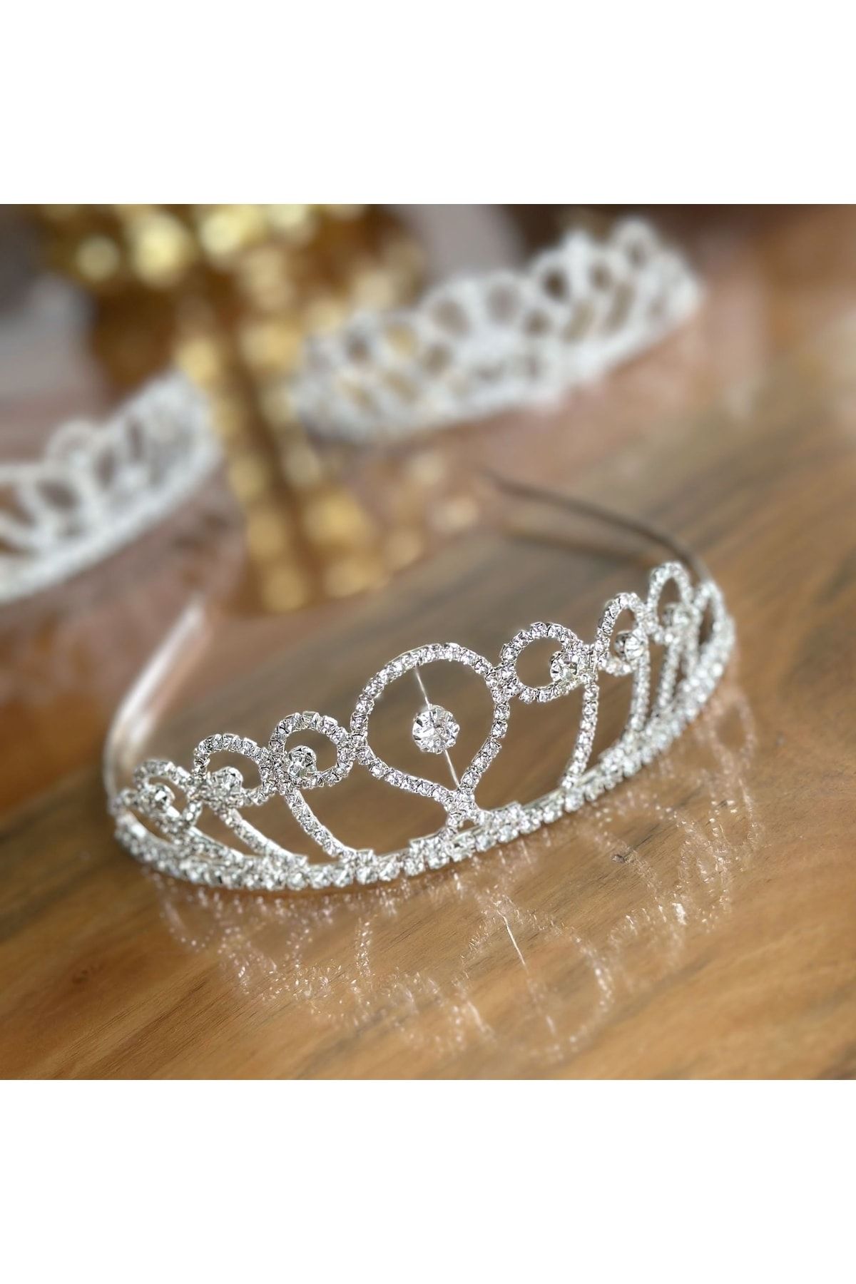 QUEEN AKSESUAR Lüks Metal Gümüş Kristal Motifli Taşlı Prenses Kraliçe Gelin Doğum Günü Tacı Özel Gün Çocuk Taç No1