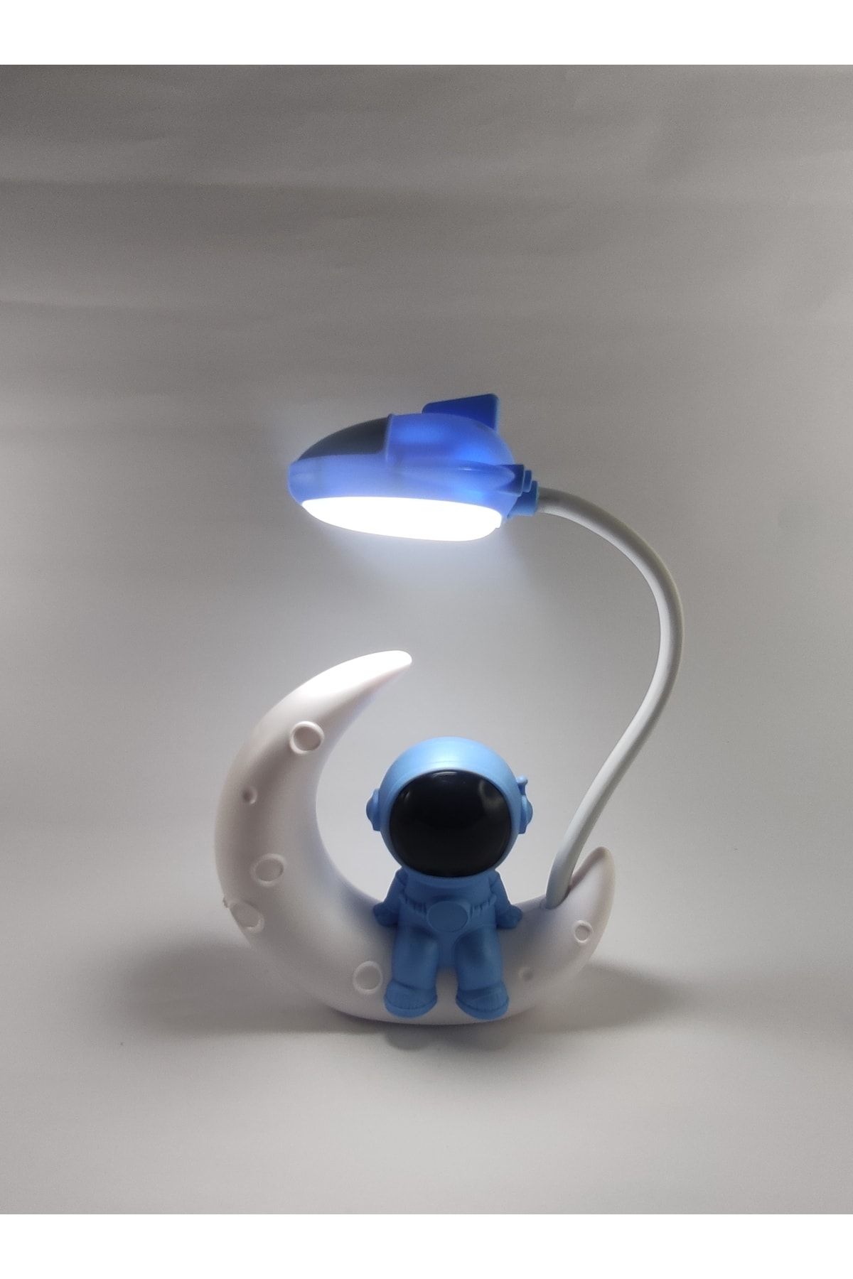 DOREN MARKETING Masa Lambası Ay Üstünde Oturan Astronot Gece Lambası - Mavi