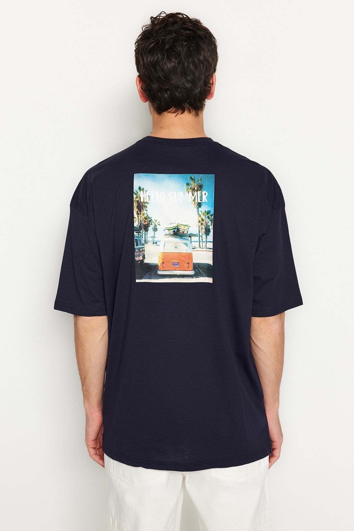 TRENDYOL MAN Lacivert  Oversize/Geniş Kesim %100 Pamuklu Tropikal Sırt Baskılı T-Shirt TMNSS21TS0619
