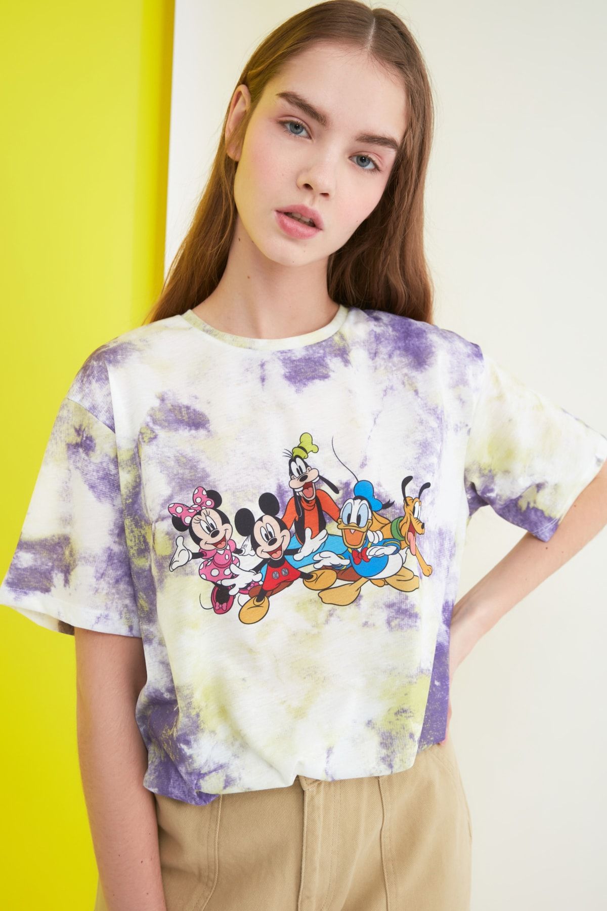 TRENDYOLMİLLA Lila Lisanslı Mickey Mouse Baskılı Batik Boyfriend Örme T-Shirt TWOSS21TS0016