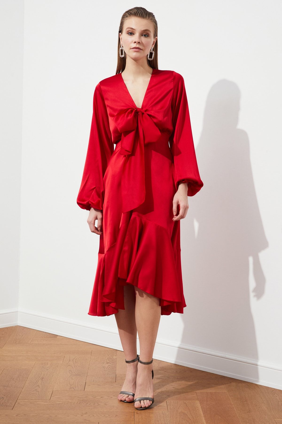TRENDYOLMİLLA Kırmızı Bağlama Detaylı Elbise TPRSS21EL1895