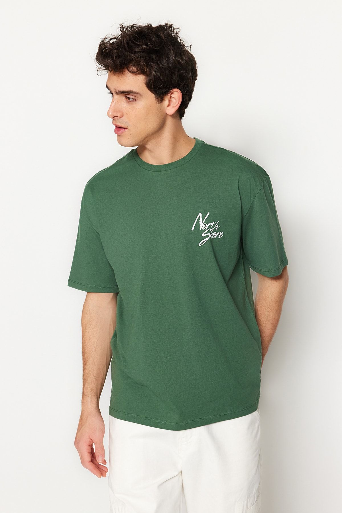 TRENDYOL MAN Yeşil  Relaxed/Rahat Kesim Yazı Baskılı %100 Pamuklu T-Shirt TMNSS20TS1099.