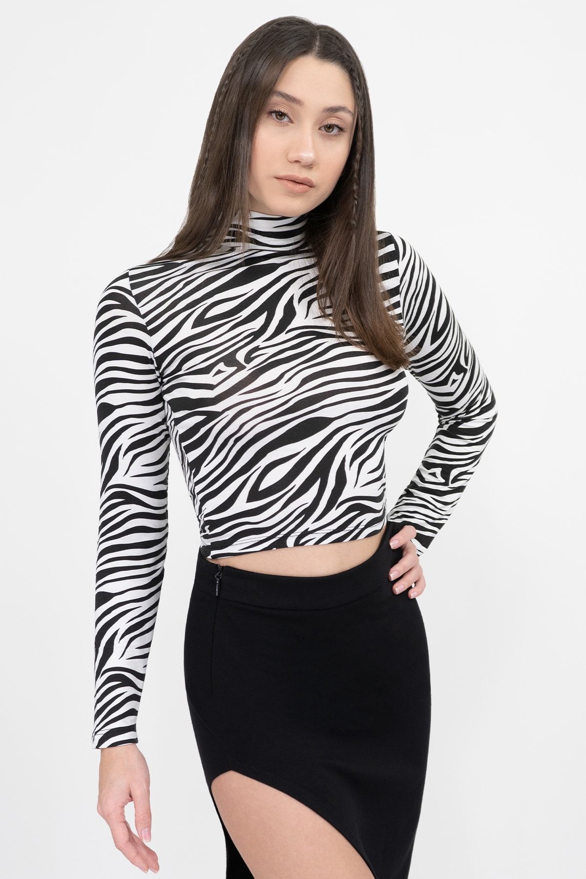 Soyo Siyah Beyaz Zebra Desenli Viskon Yarım Balıkçı Yaka Uzun Kollu Bluz