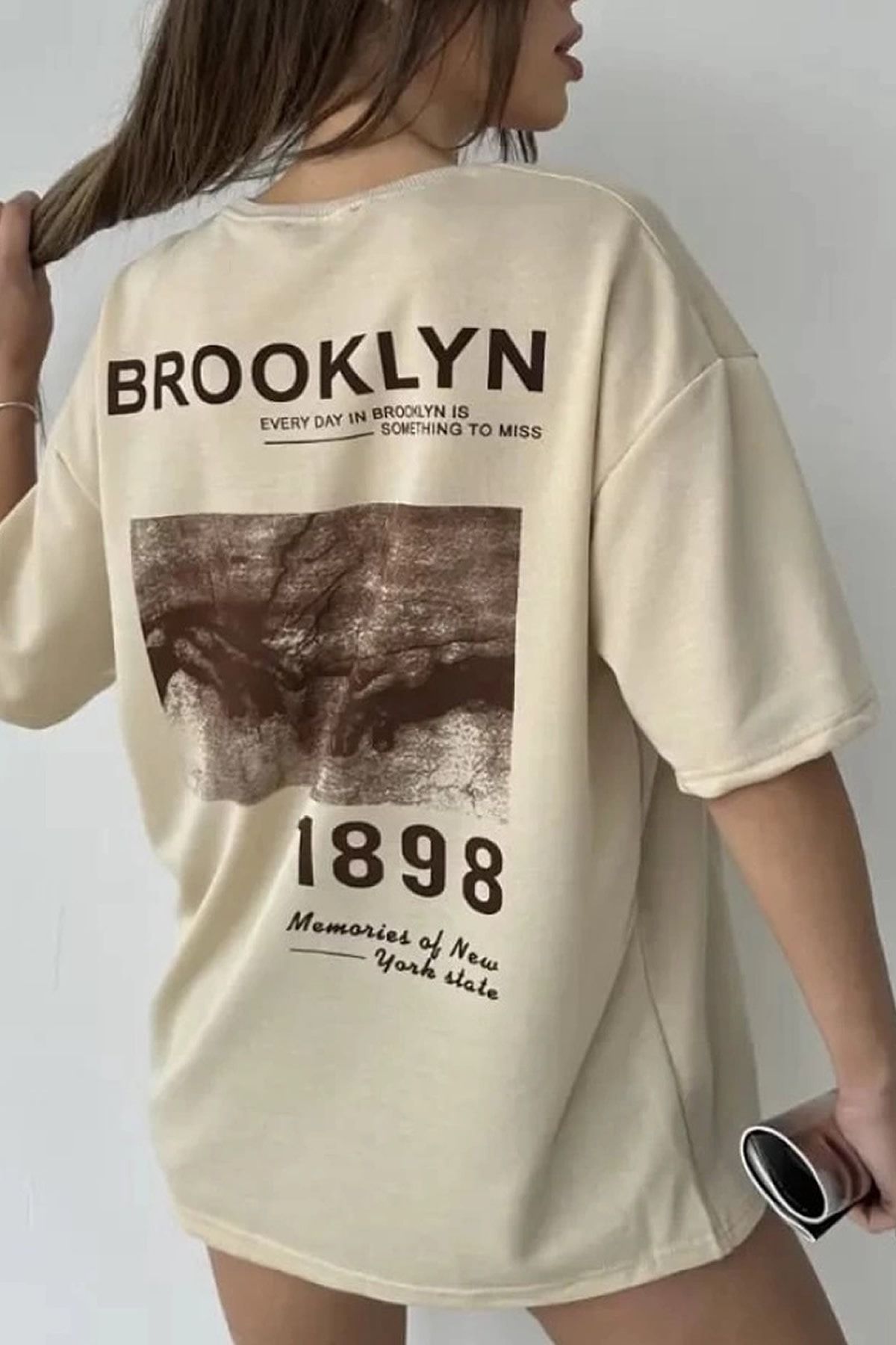 MODAGEN Kadın Bej Brooklyn Sırt Baskılı Oversize T-shirt