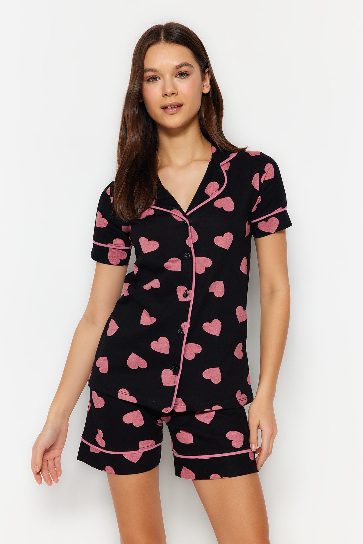 TRENDYOLMİLLA Çok Renkli %100 Pamuk Kalp Desenli Biye Detaylı Gömlek-Şort Örme Pijama Takımı THMSS21PT1200