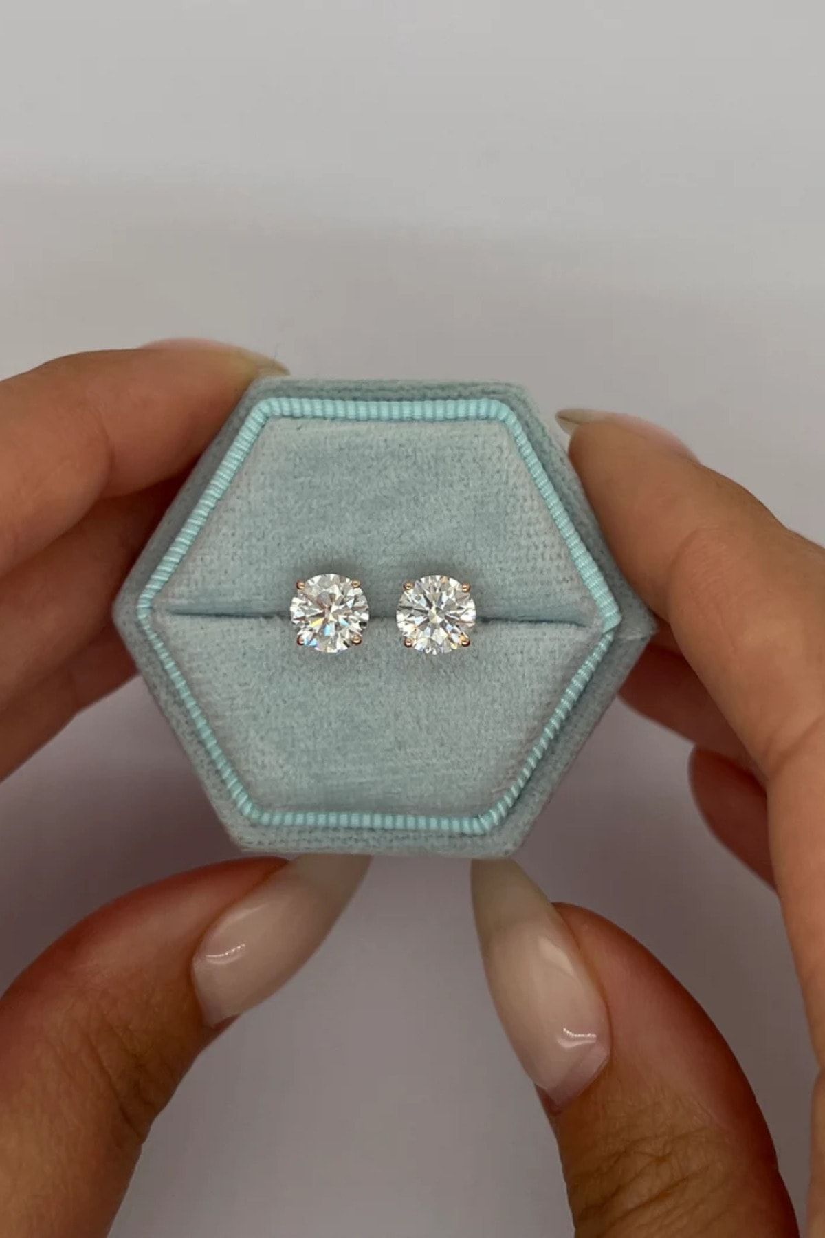 Crystal Diamond Zirconia Işıklı Kutuda Muhteşem Parlaklıkta Tektaş Küpe