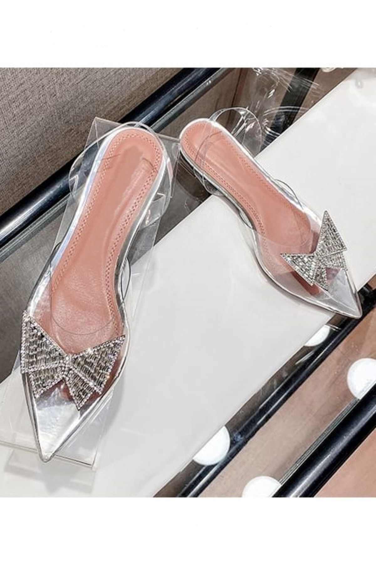 TrendyAnka Kadın Princess Gümüş Nude Taba Kelebek Tokalı 2 Cm Şeffaf Topuklu Taşlı Babet Sivri Burunlu Ayakkabı