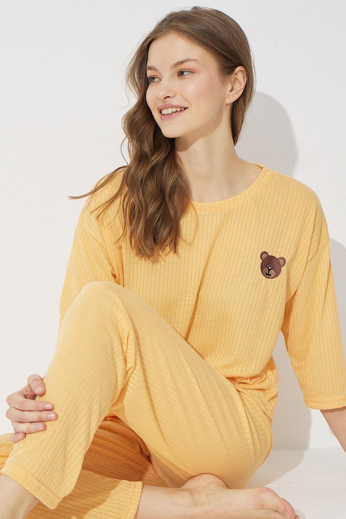 Siyah İnci Sarı Soft Touch Ince Örme Nakışlı Pijama Takım