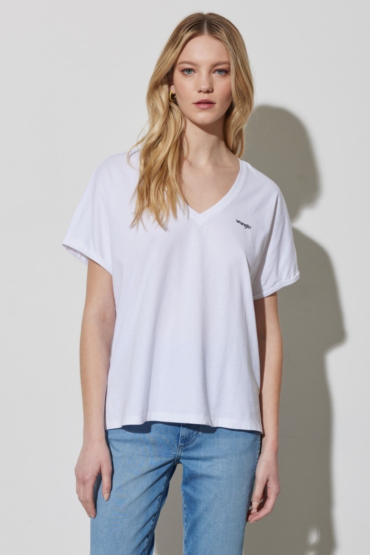 Wrangler Regular Fit Normal Kesim V Yaka %100 Pamuk Beyaz Kadın T-shirt