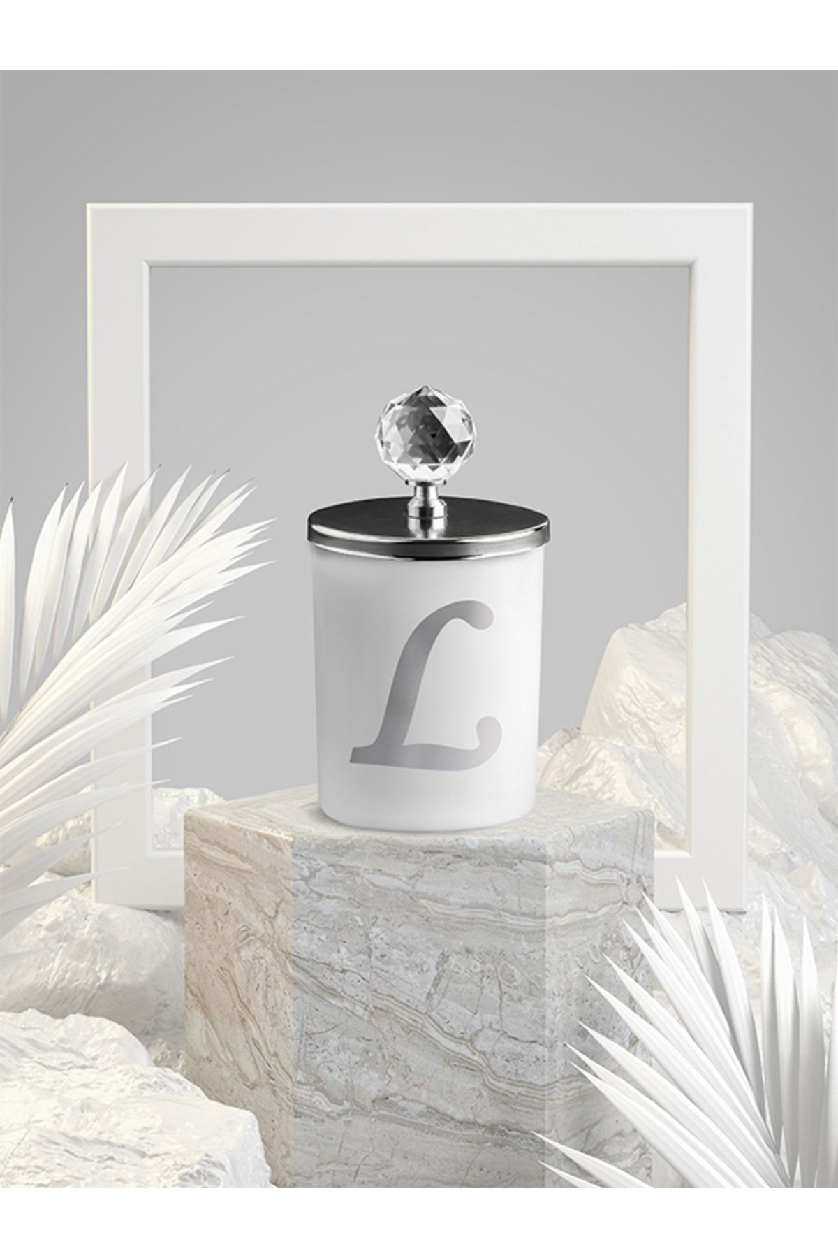 Tiem Concept Özel Tasarım L Harfli Vanilya Kokulu Gümüş Kristal Tepelikli Beyaz Bardak Mum