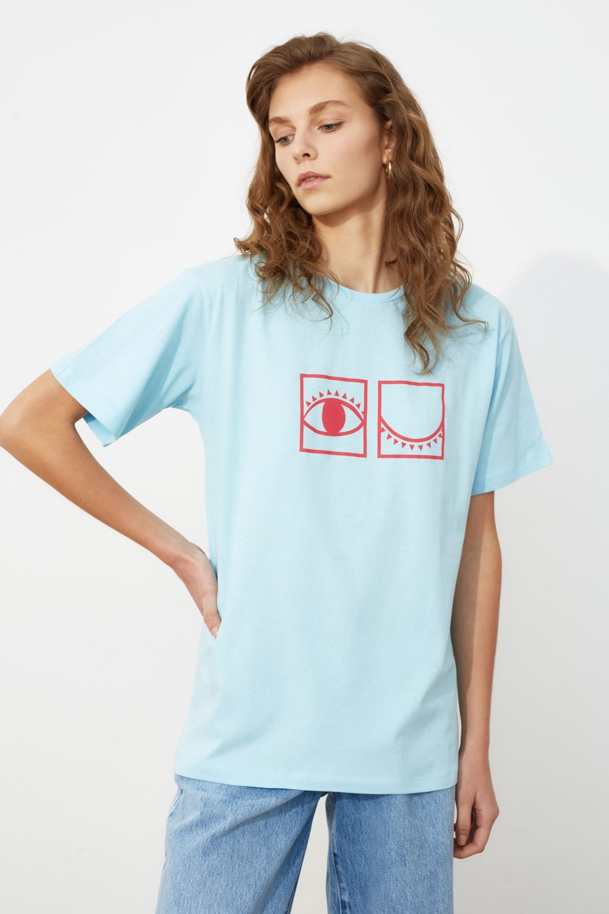 TRENDYOLMİLLA Mavi Baskılı Boyfriend Örme T-Shirt TWOSS20TS0200