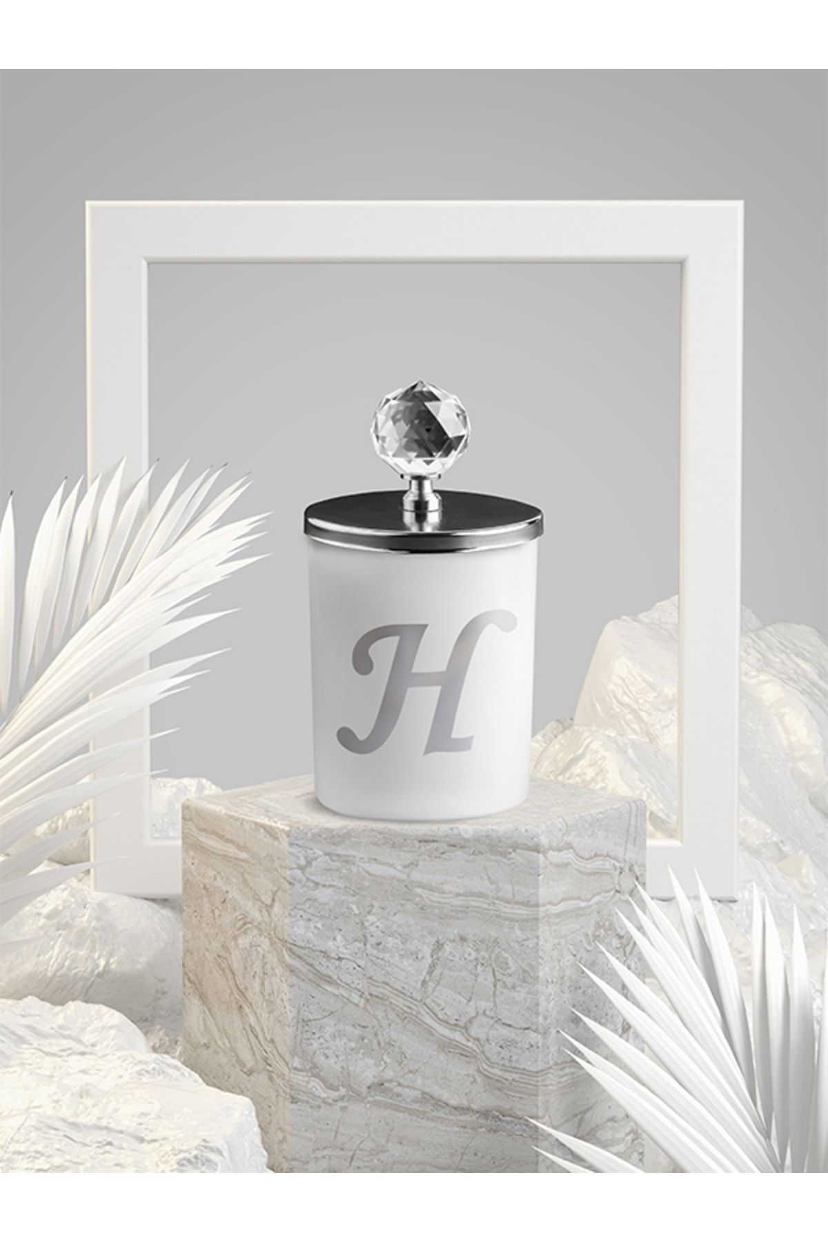 Tiem Concept Özel Tasarım H Harfli Vanilya Kokulu Gümüş Kristal Tepelikli Beyaz Bardak Mum