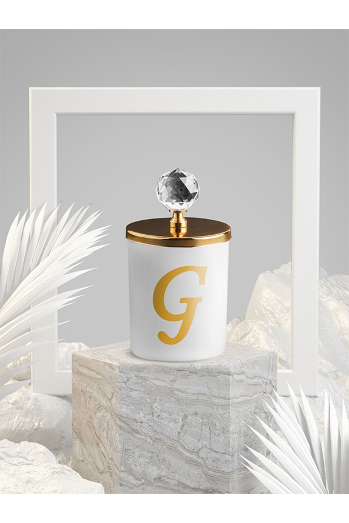 Tiem Concept Özel Tasarım G Harfli Vanilya Kokulu Gold Kristal Tepelikli Beyaz Bardak Mum