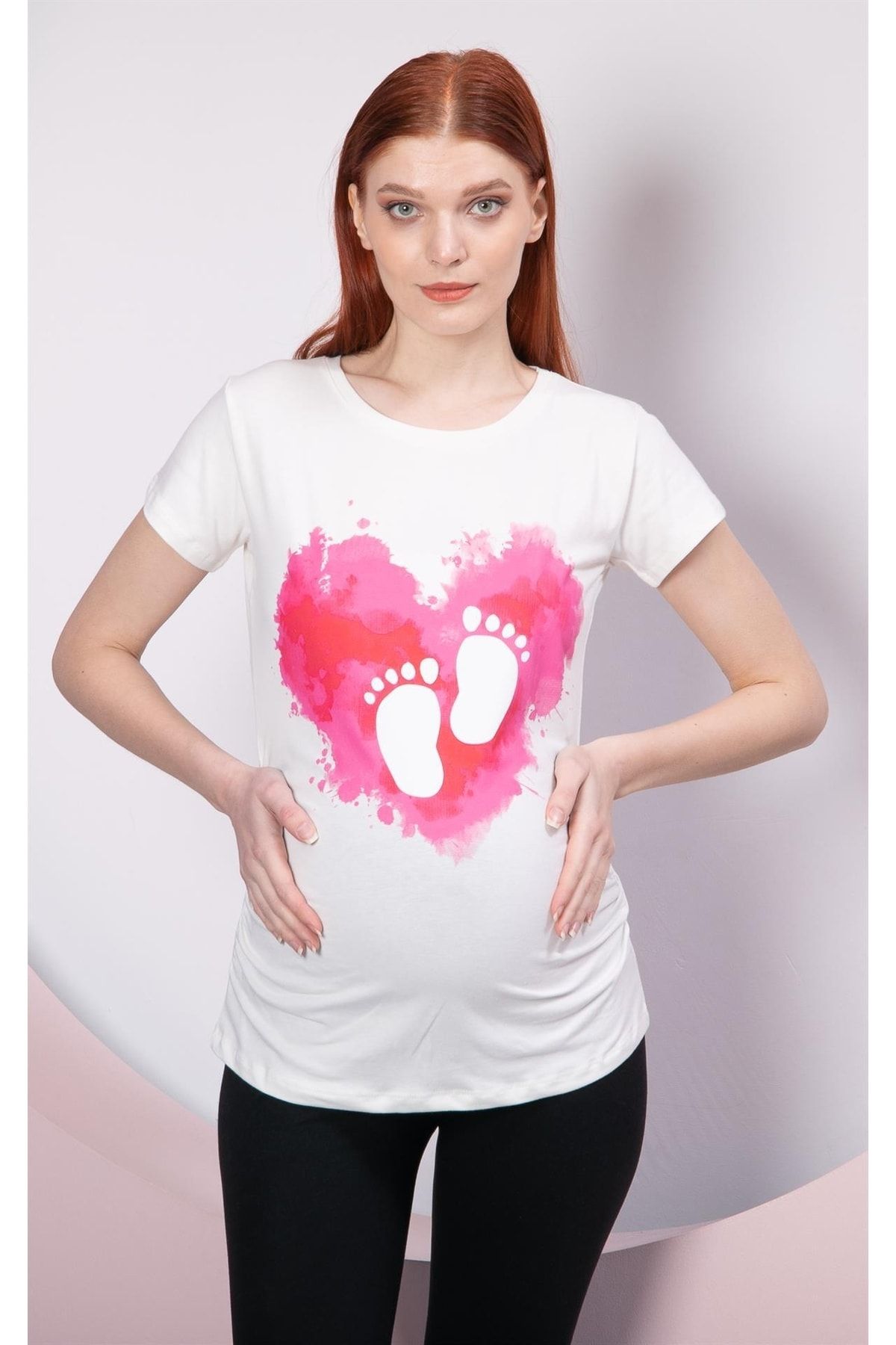 Görsin Hamile Gör&sin Kalp Üstü Ayak Izi Baskılı Beyaz Hamile Tişört