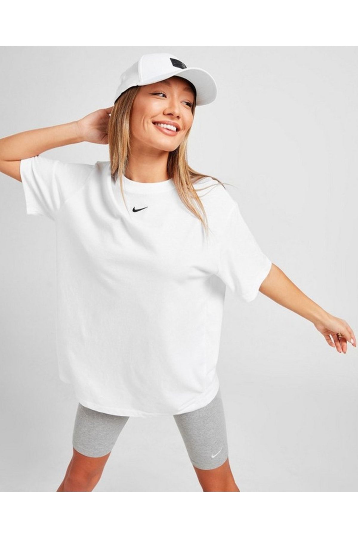 Nike Sportswear Essential Nakış Swooslu Short-sleeve Tişört