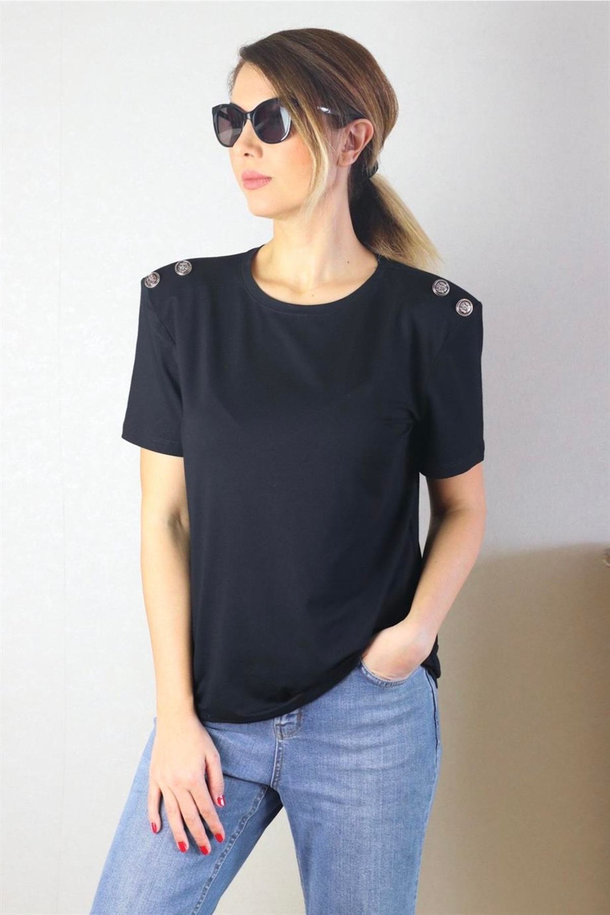 Ritnice Kadın Vatkalı Omuz Düğme Detaylı Siyah T-shirt