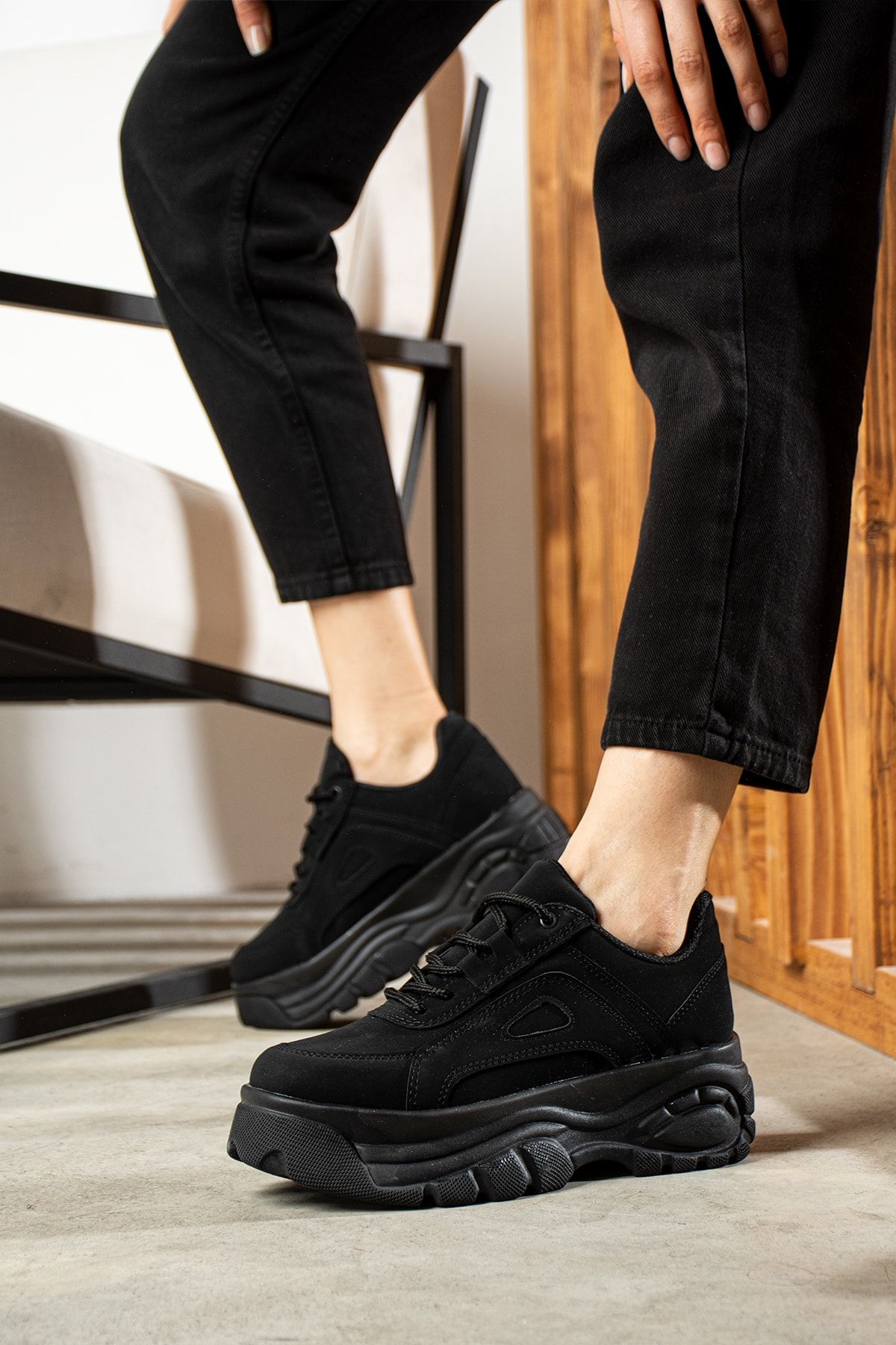 İmerShoes Günlük Kadın Siyah Süet Sneaker Spor Ayakkabı Desenli Hafif Yüksek Taban Bağcıklı 001