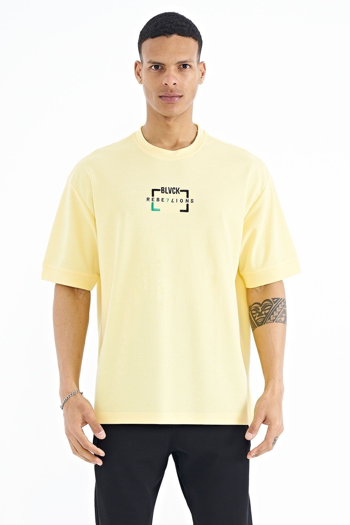 TOMMY LIFE Sarı Yazı Nakışlı O Yaka Oversize Erkek T-shirt - 88192