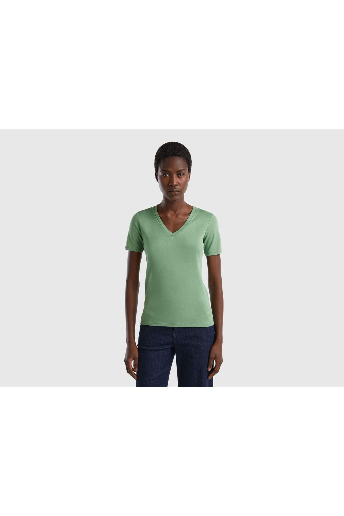 United Colors of Benetton Kadın Kuşkonmaz Rengi V Yaka Basic T-shirt