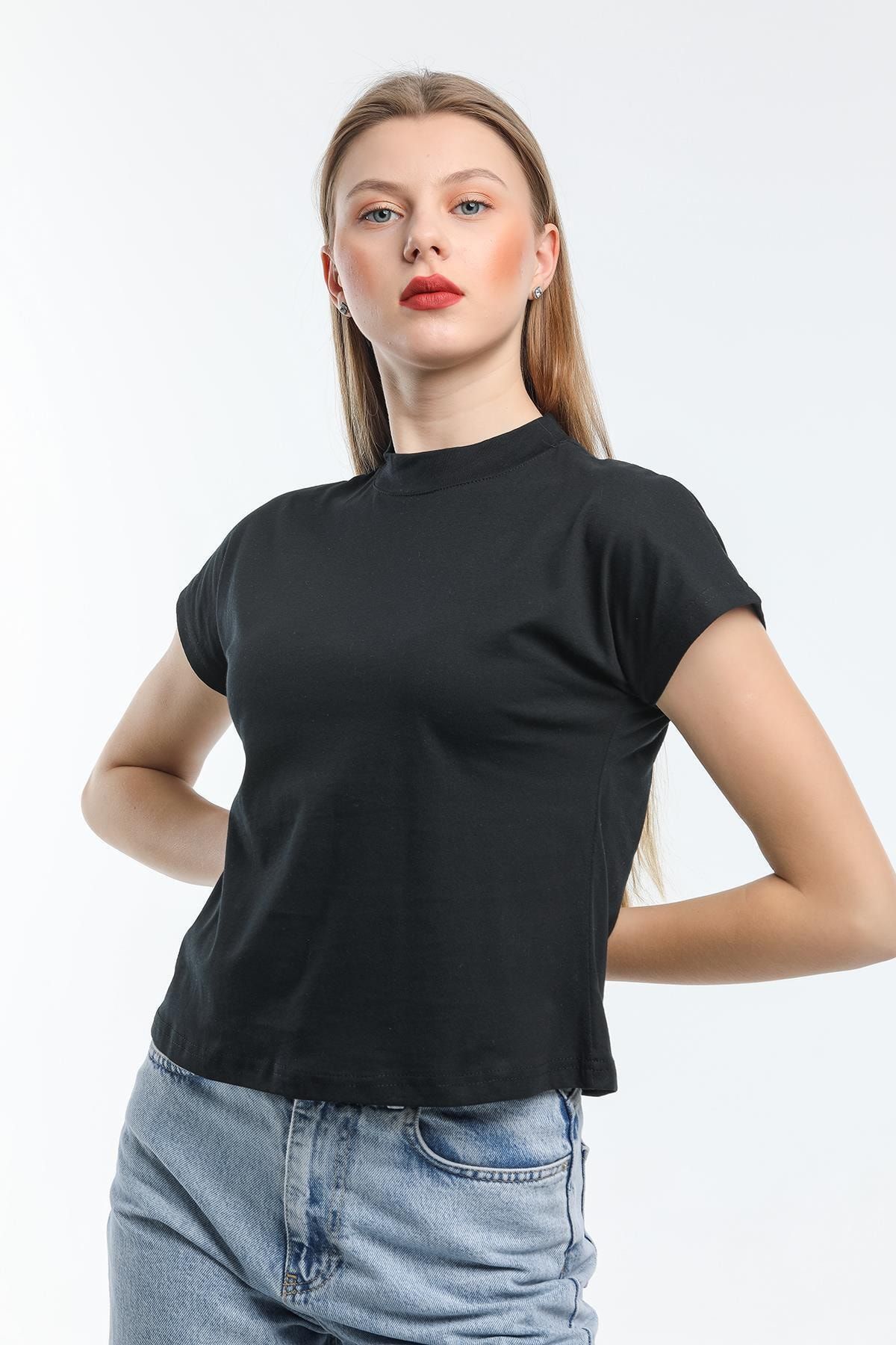 Asfa Moda Kadın Siyah Dik Yaka Kısa Kollu T-shirt