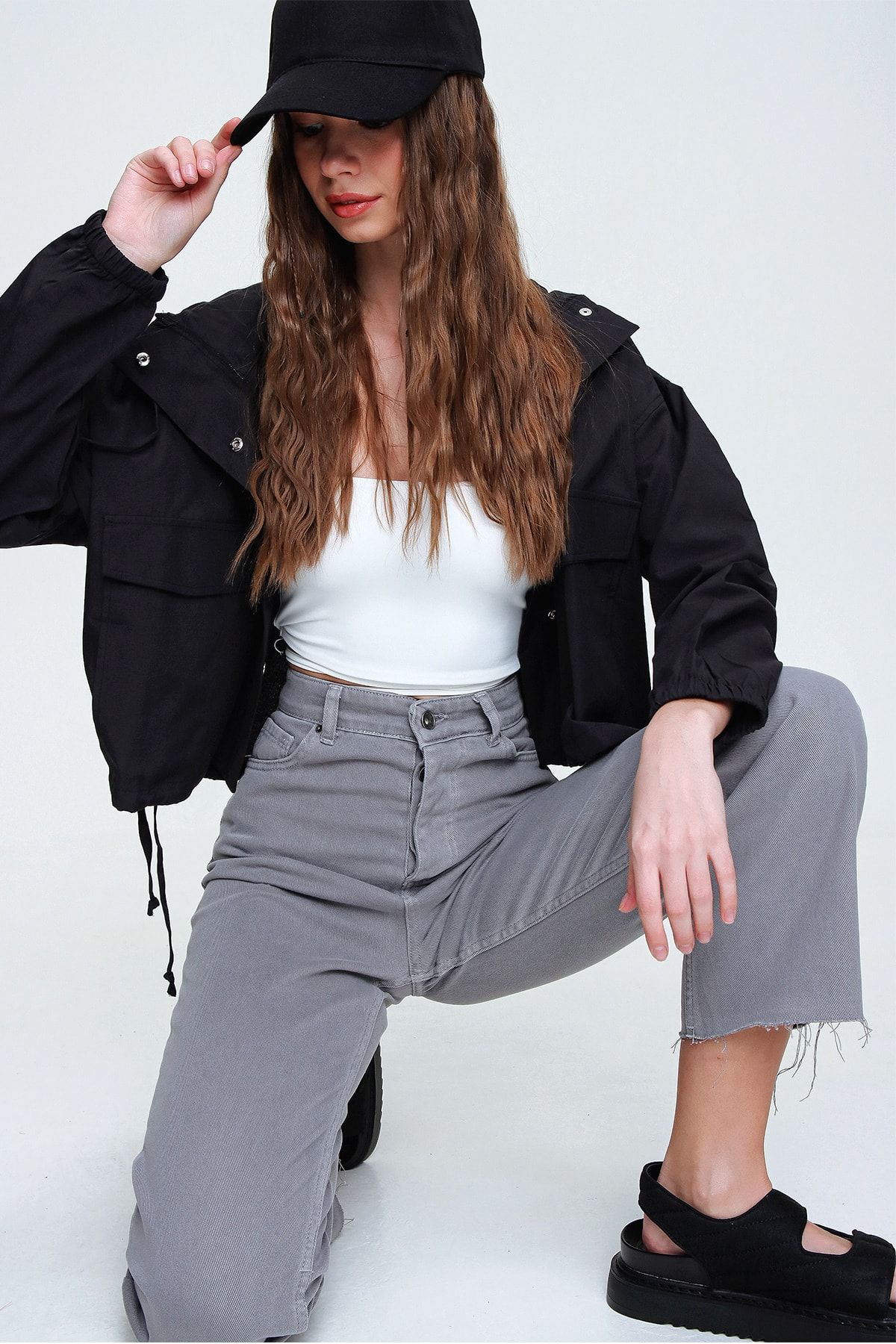 Trend Alaçatı Stili Kadın Duman Gri Beş Cepli Paçası Dikişsiz Yüksek Bel Jeans ALC-X5961