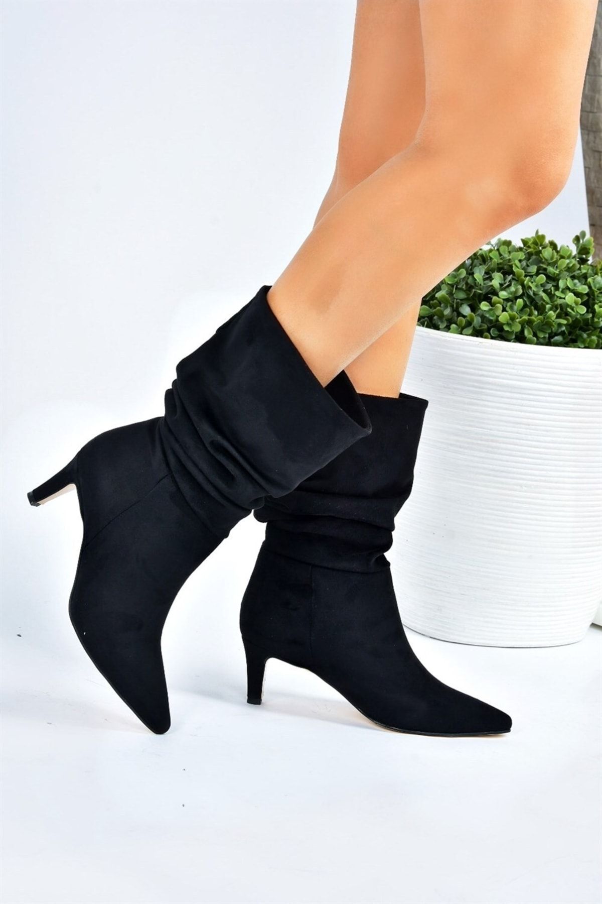 Fox Shoes Siyah Süet Büzgülü Kısa Topuklu Kadın Bot L882861902
