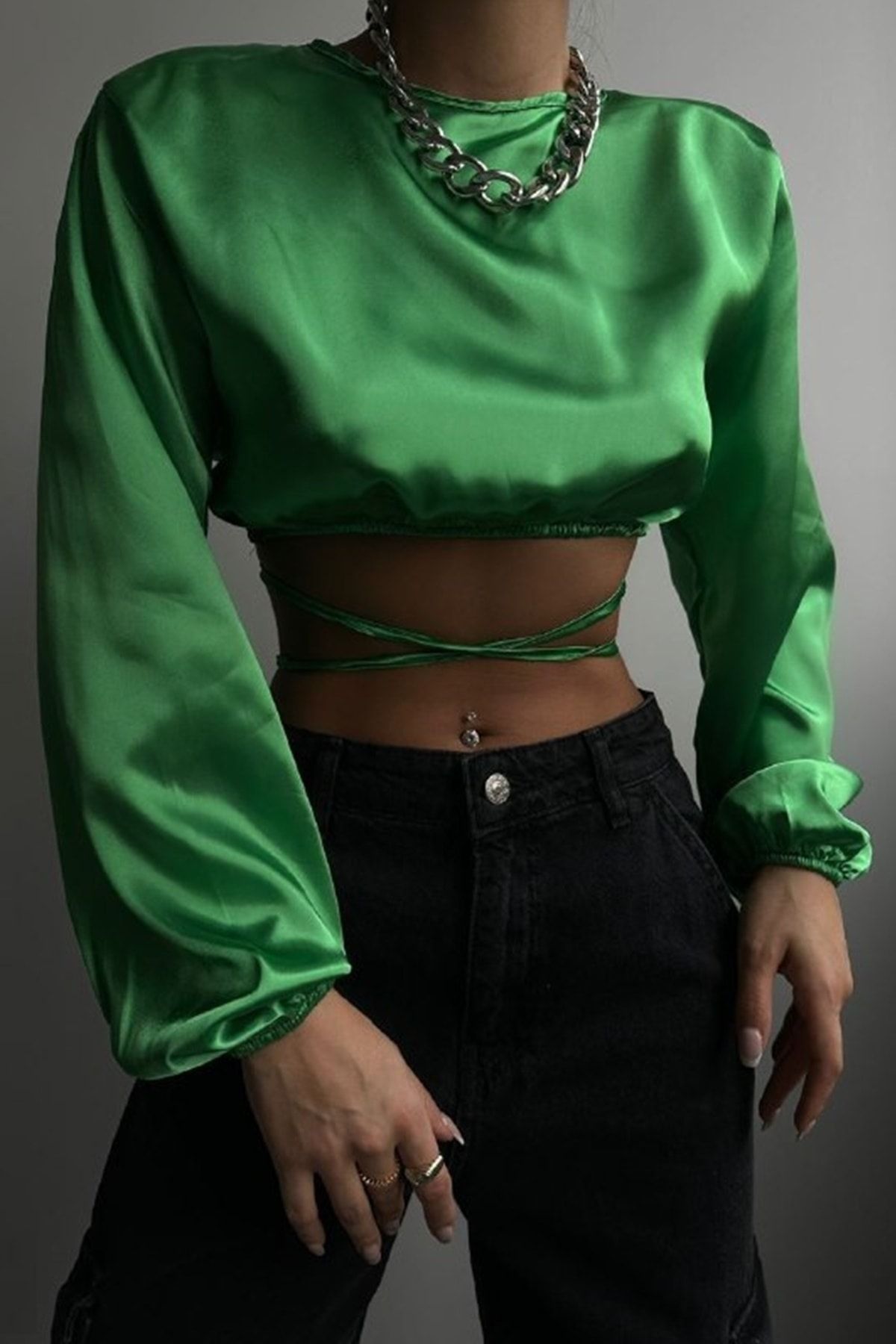 lovebox Kadın Bağcıklı Sırt Detaylı Saten Yeşil Crop Bluz 5319