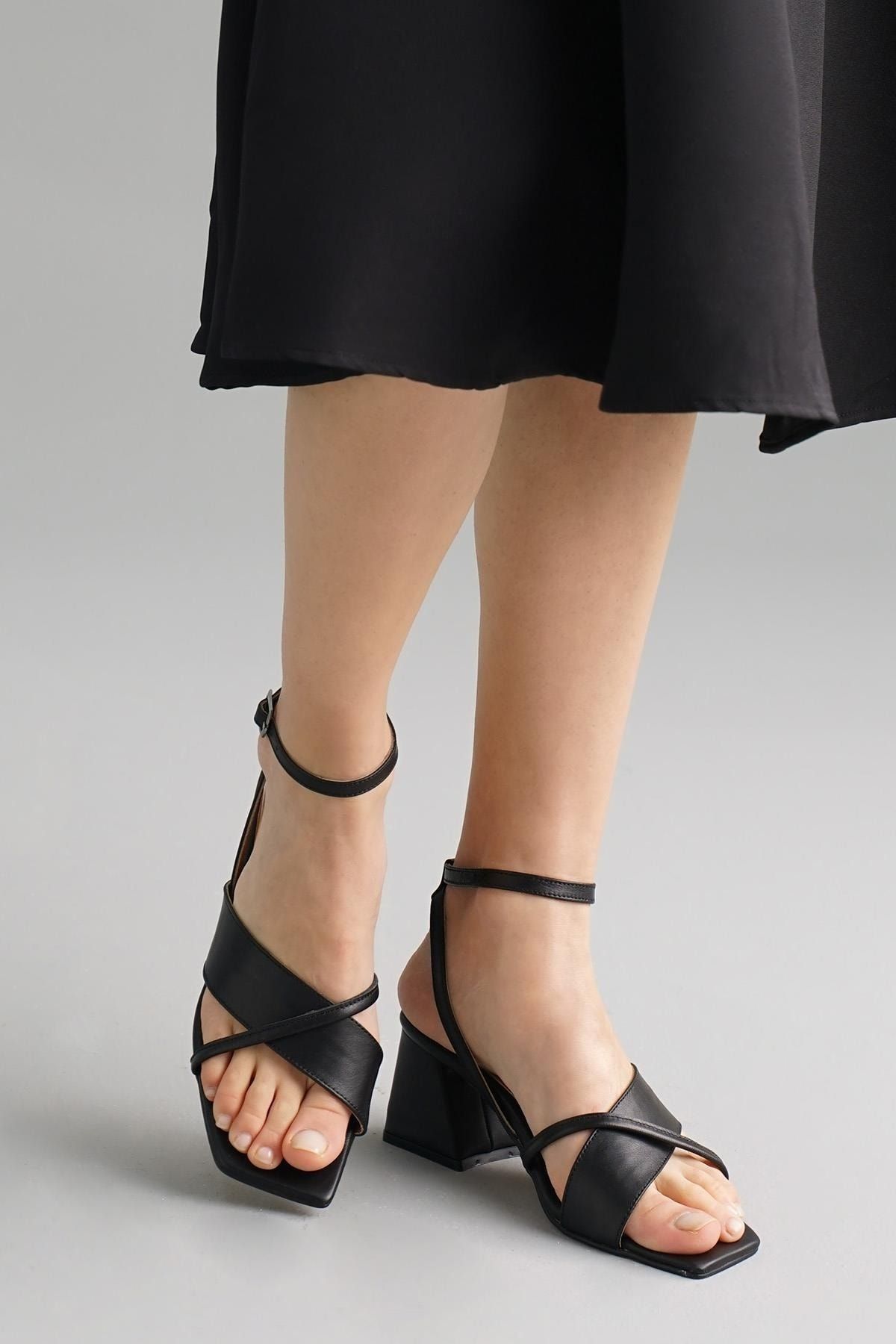 Mio Gusto Tania Siyah Renk Kadın Topuklu Sandalet