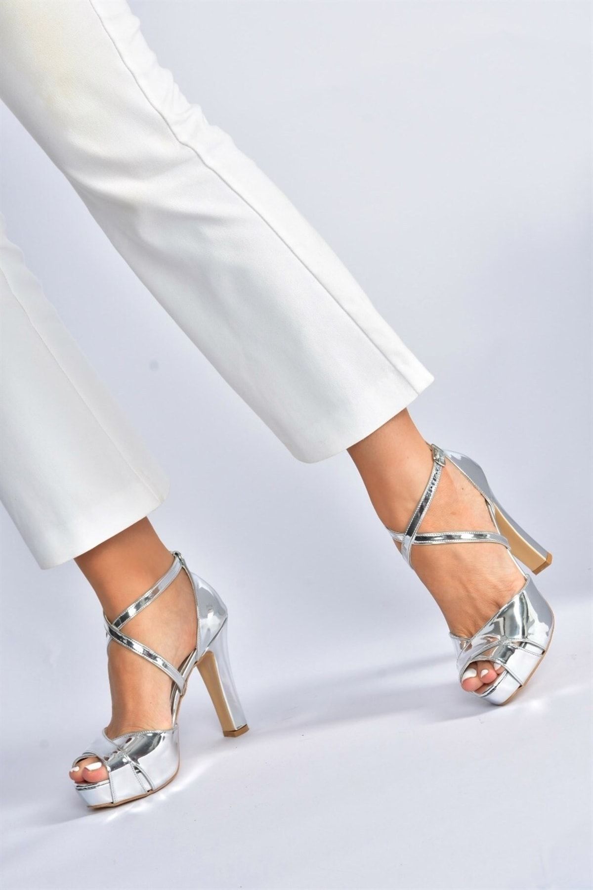 Fox Shoes Gümüş Ayna Platform Kalın Topuklu Kadın Abiye Ayakkabı M348010234