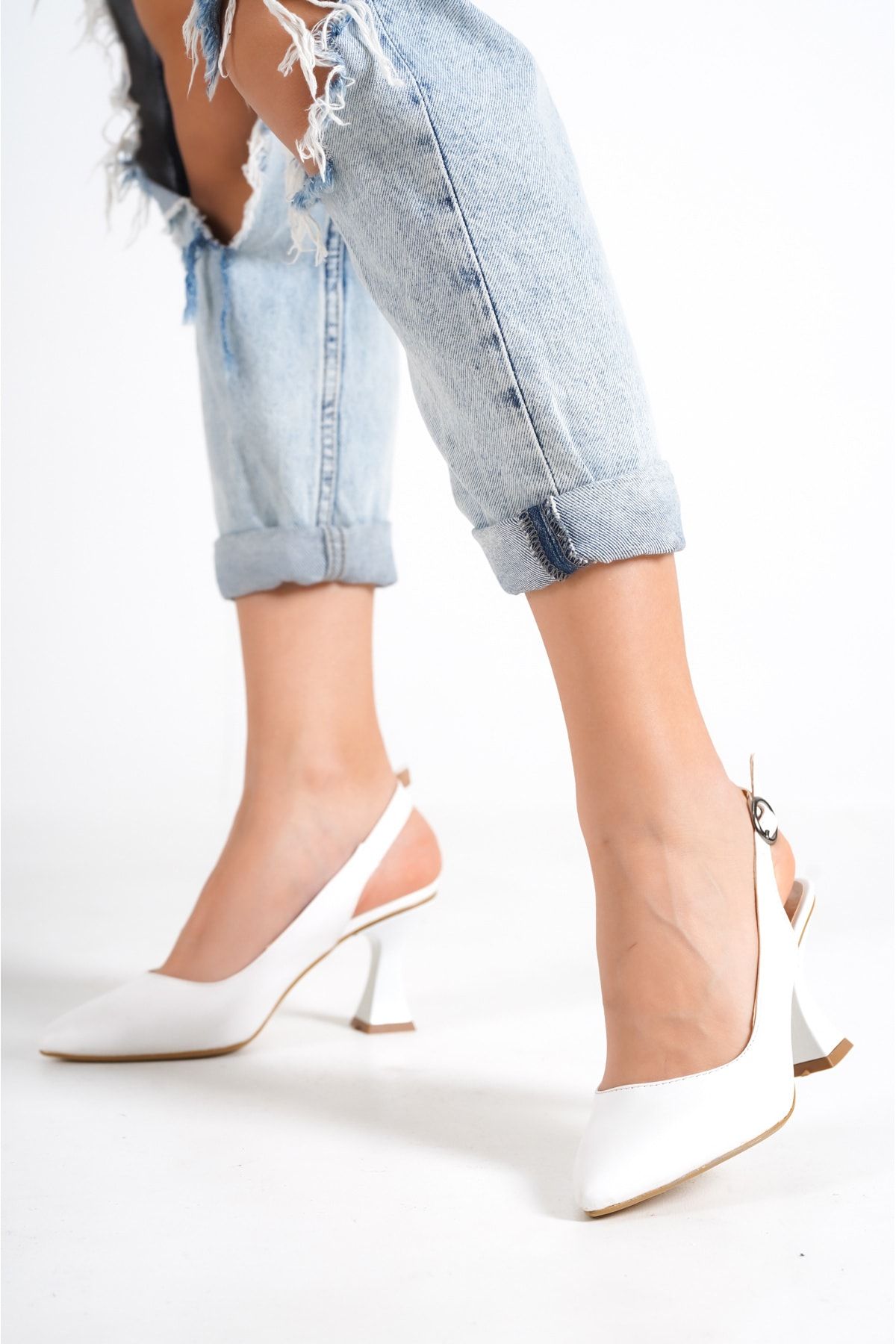 Weynes Beyaz Kadın Arkası Açık Sivri Burun 5 Cm Topuklu Sandalet Ayakkabı Wsb0448