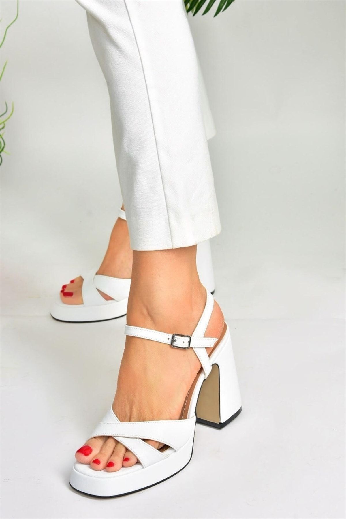 Fox Shoes Beyaz Platform Topuklu Kadın Ayakkabı M404100109