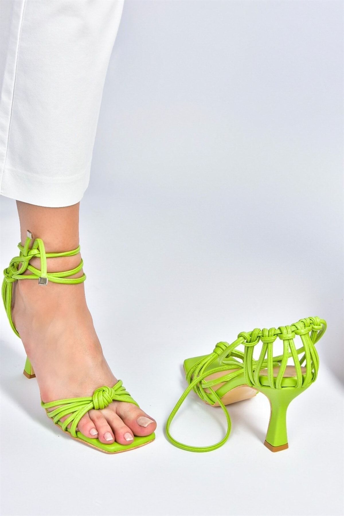 Fox Shoes Fıstık Yeşili Ince Topuklu Bilekten Bağlamalı Kadın Ayakkabı M427001909