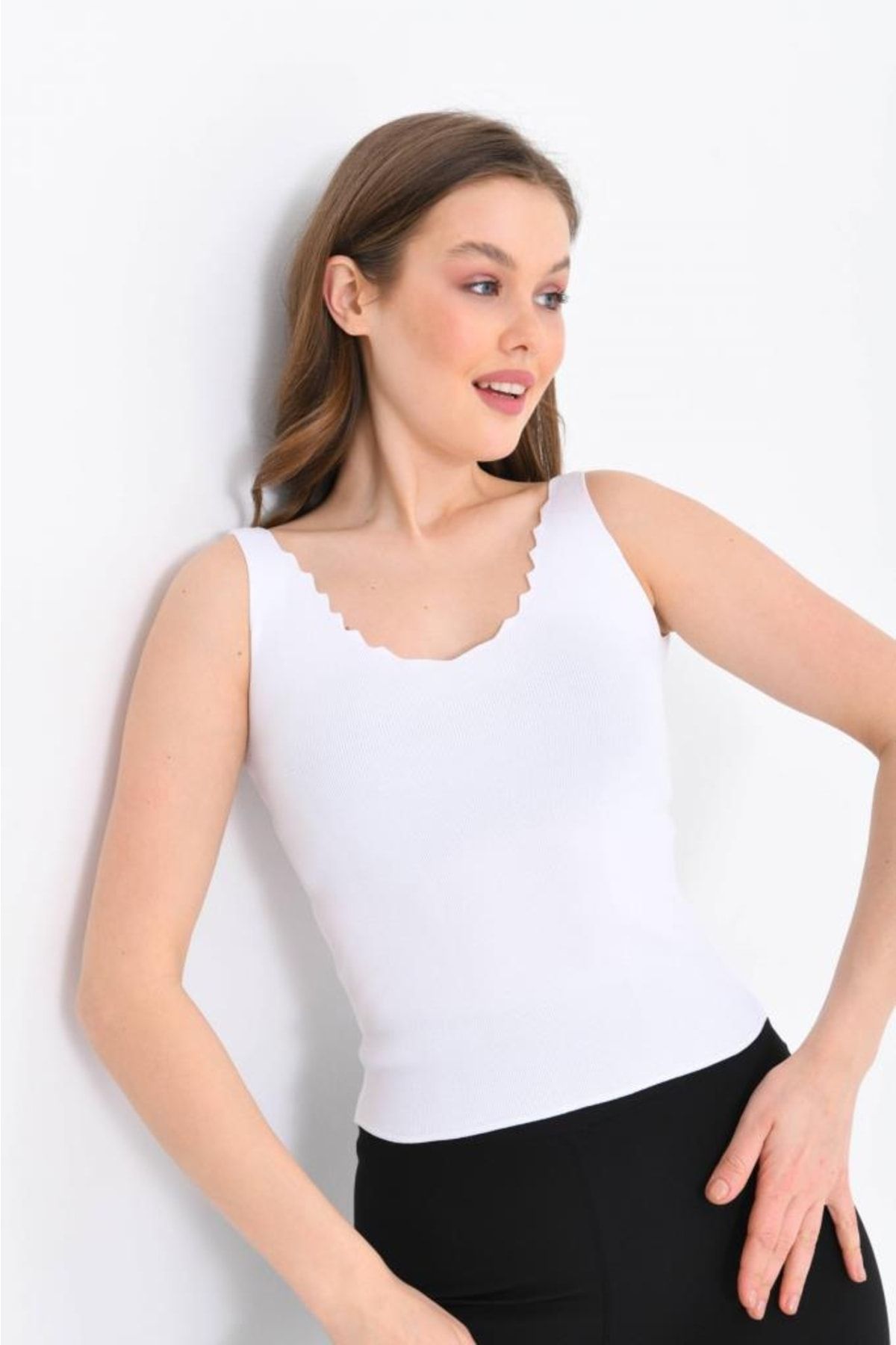 Modkofoni Askılı Merdiven Desenli Kadın Beyaz Crop Triko Bluz