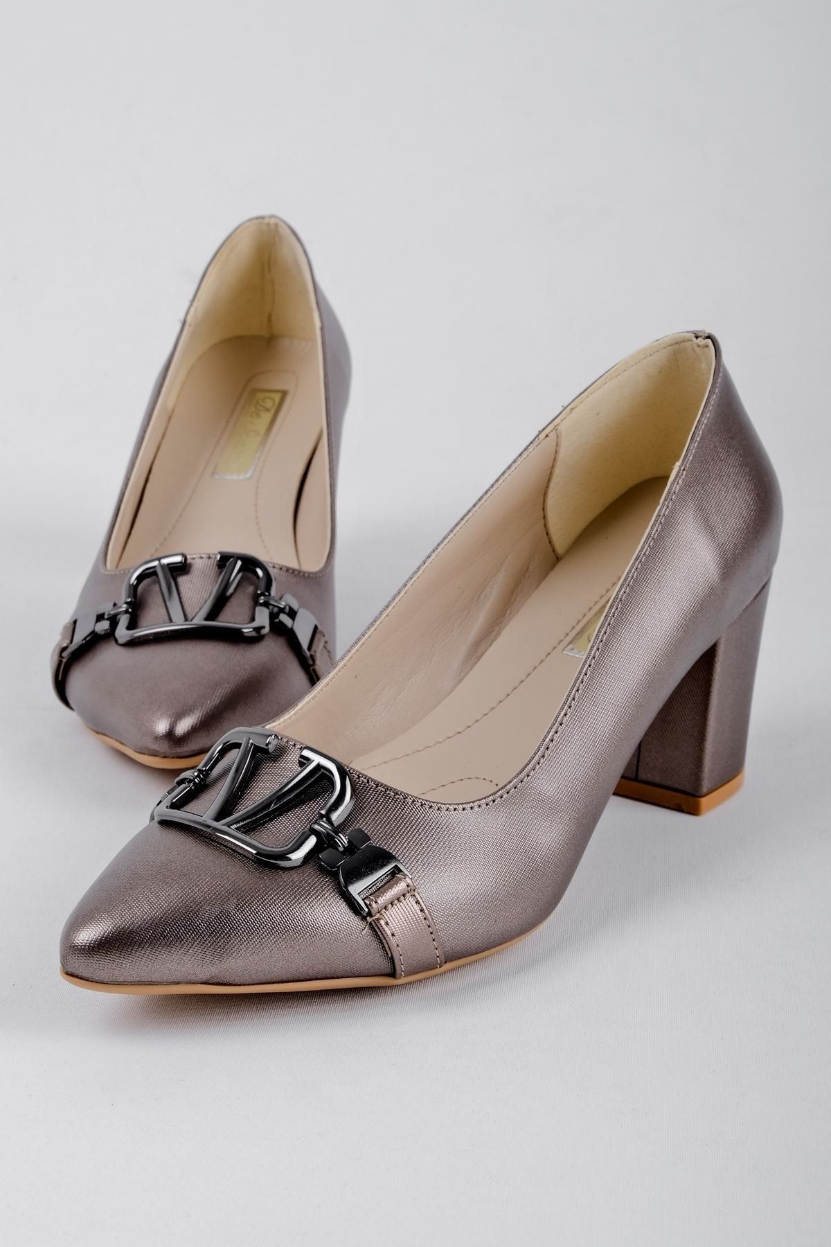 LAL SHOES & BAGS Toore Kadın Sivri Burun Topuklu Ayakkabı V Detaylı-gri
