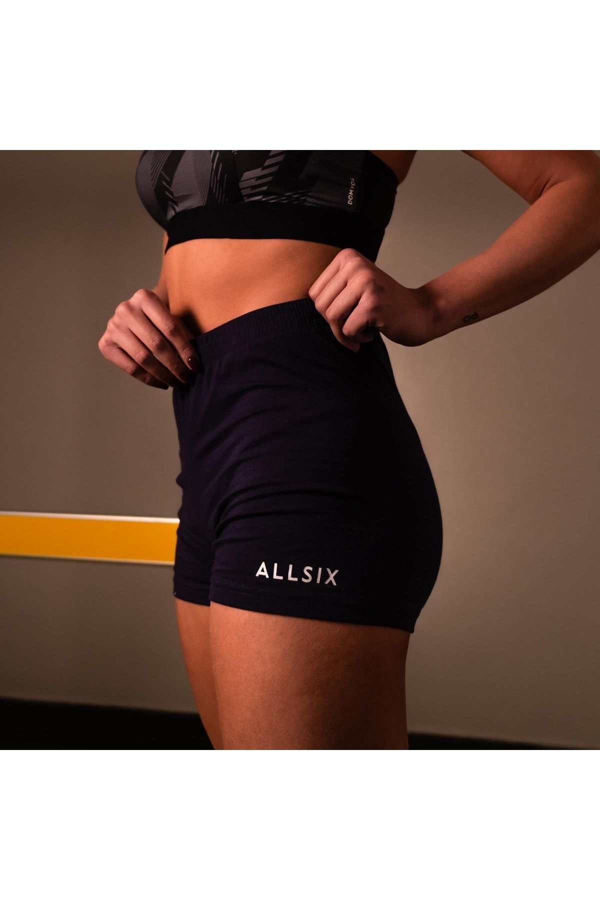 Decathlon Allsix Kadın Voleybol Şortu Çok Hafif Hareket Özgürlüğü Nefes Alır Teri Dışarı Atar