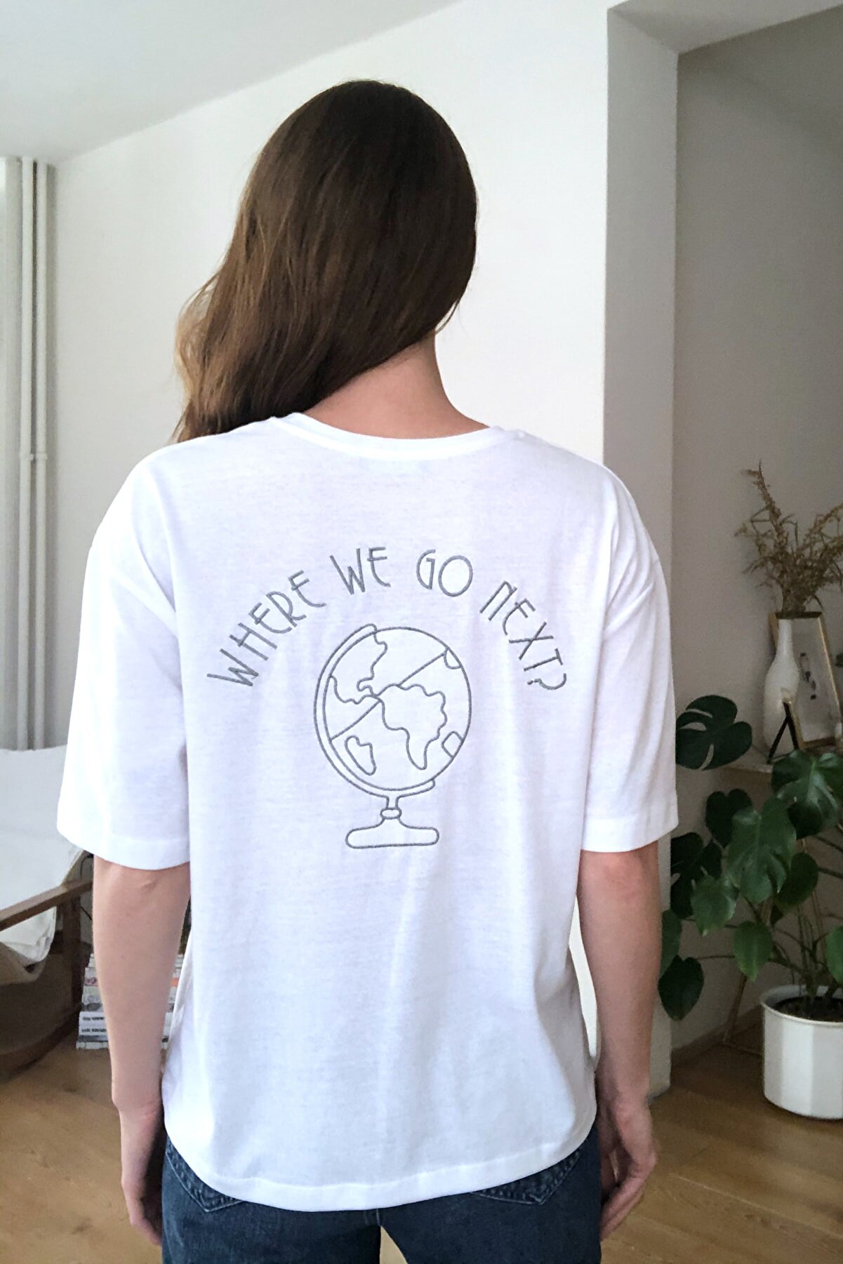 TRENDYOLMİLLA Beyaz Sırtı Baskılı Örme T-Shirt TWOSS20TS0121