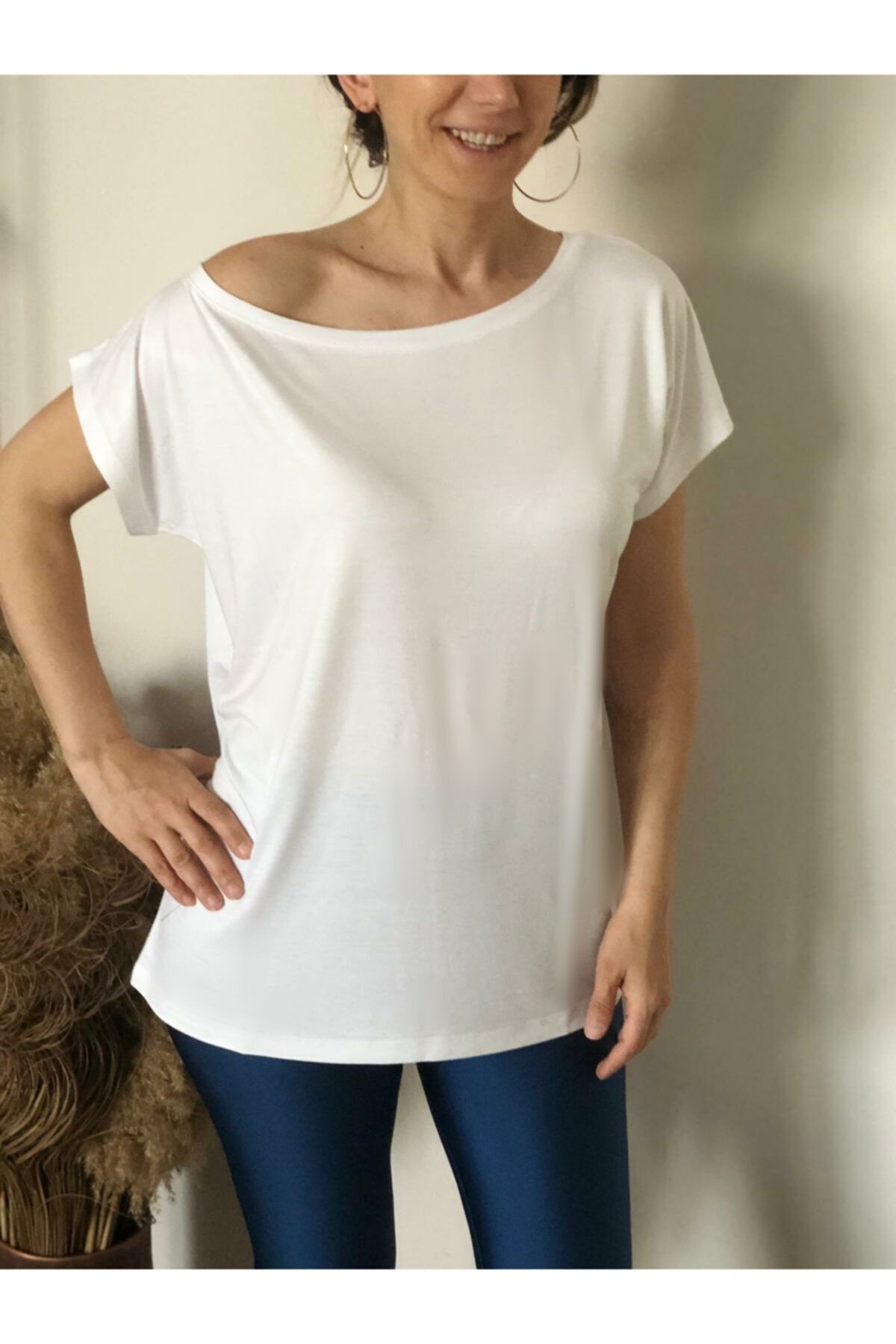 SİSTERS2HC Kadın Beyaz Tek Omuz Dekolteli Kayık Yaka T-shirt