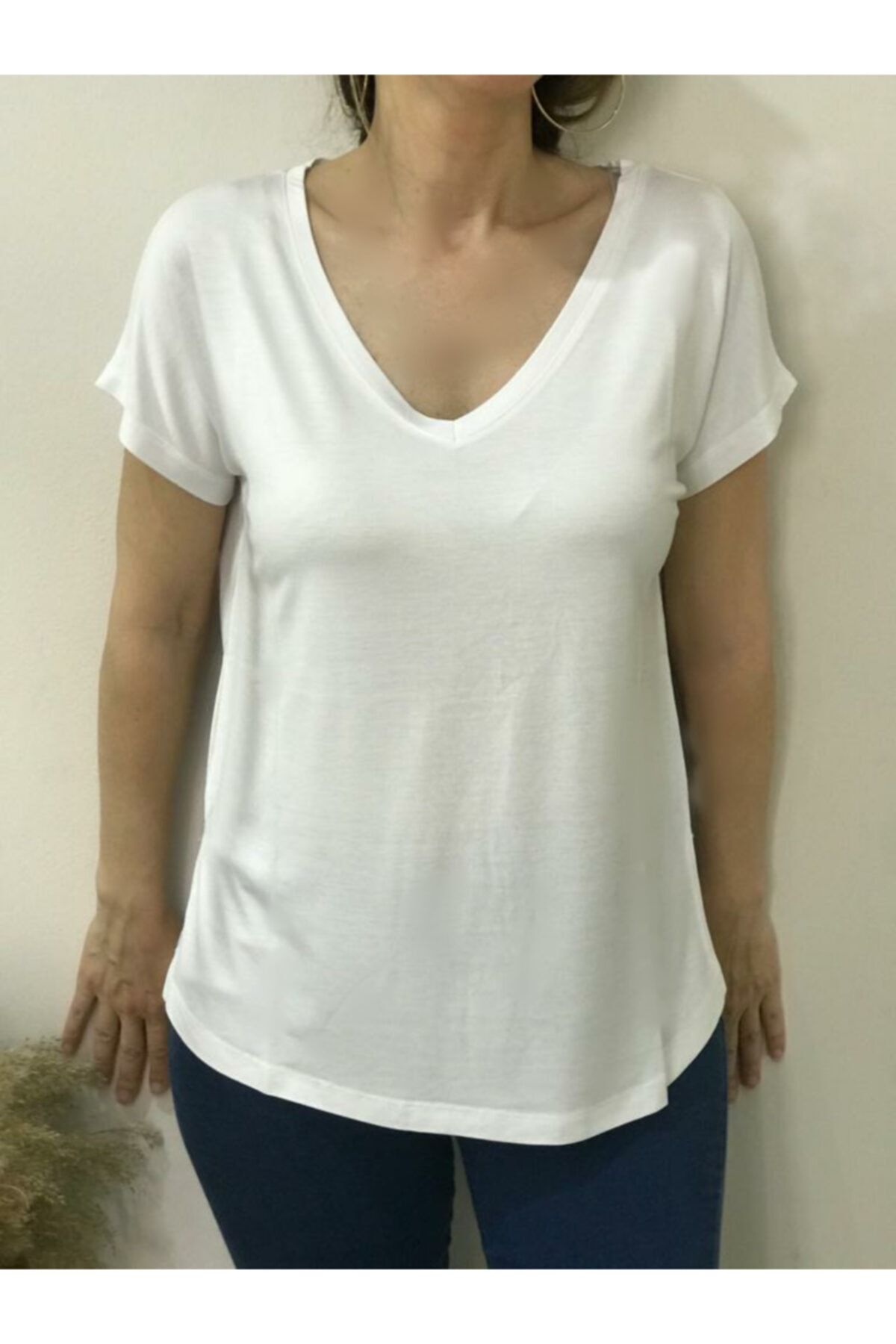 SİSTERS2HC Kadın Beyaz V Yaka Düşük Kol Yırtmaçlı T-shirt